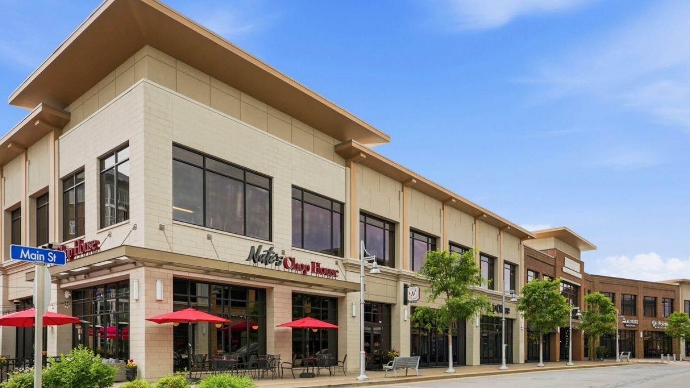 Southpointe Town Center: Dining, shopping, and services all in one location!