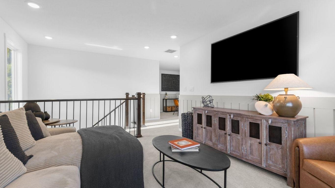 Loft and flex spaces make it easy for xtra hangout space, an office or spare bedroom.