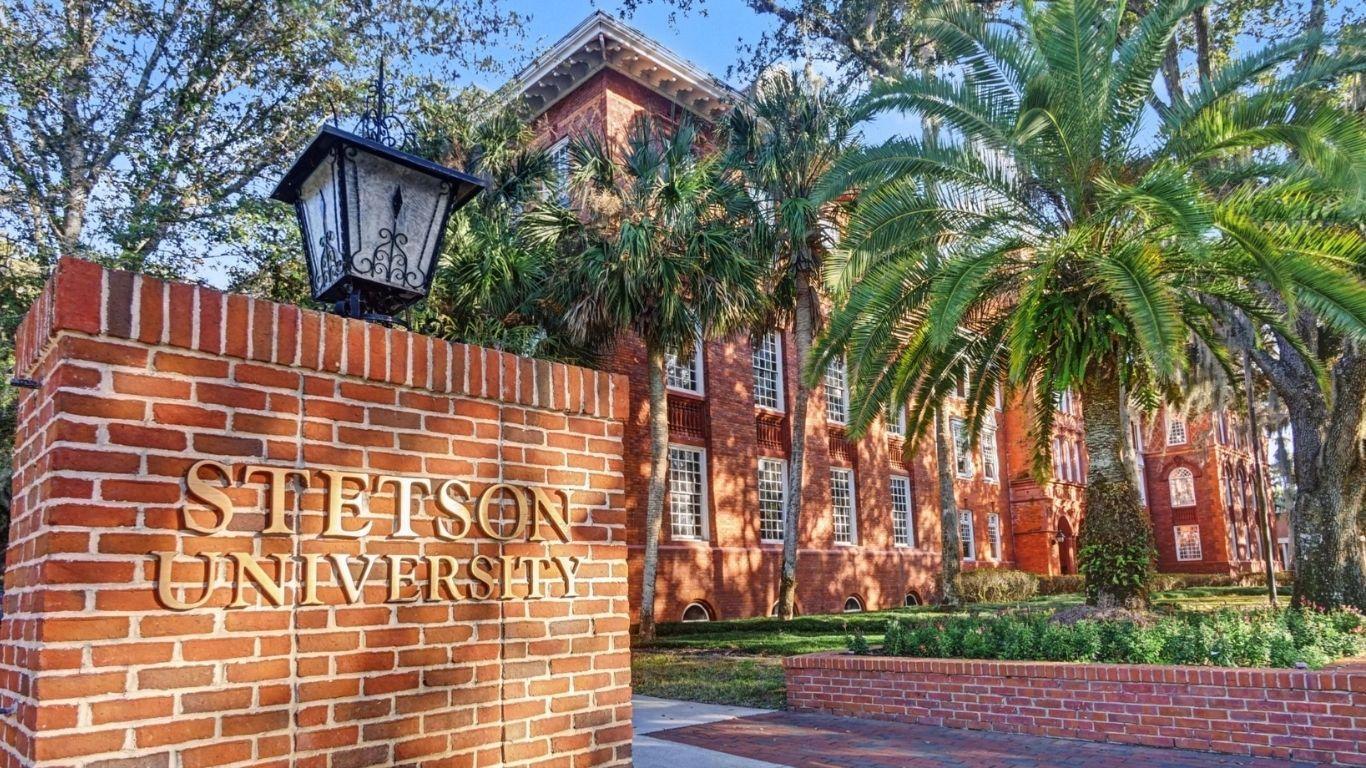 Stetson University: a nationally ranked college, only 8.2 miles away.