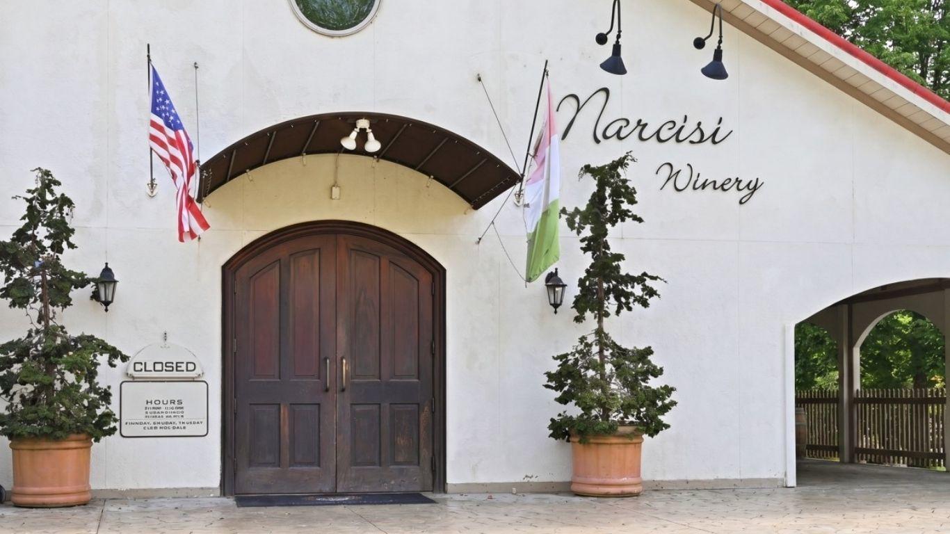 Plan to have girls night at Narcisi Winery.