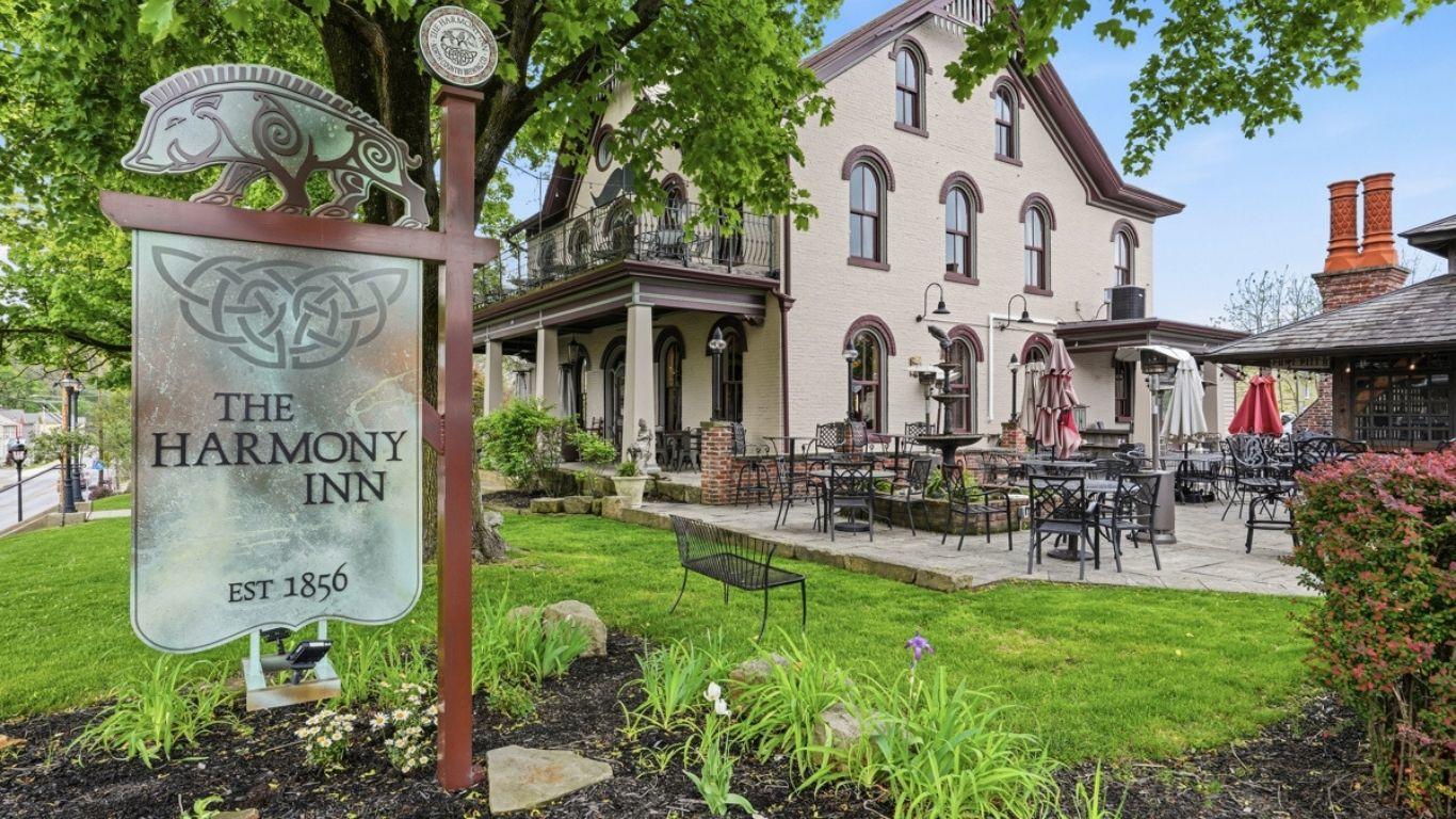 Celebrate a birthday, have a girls night, or date night with live music at Harmony Inn.