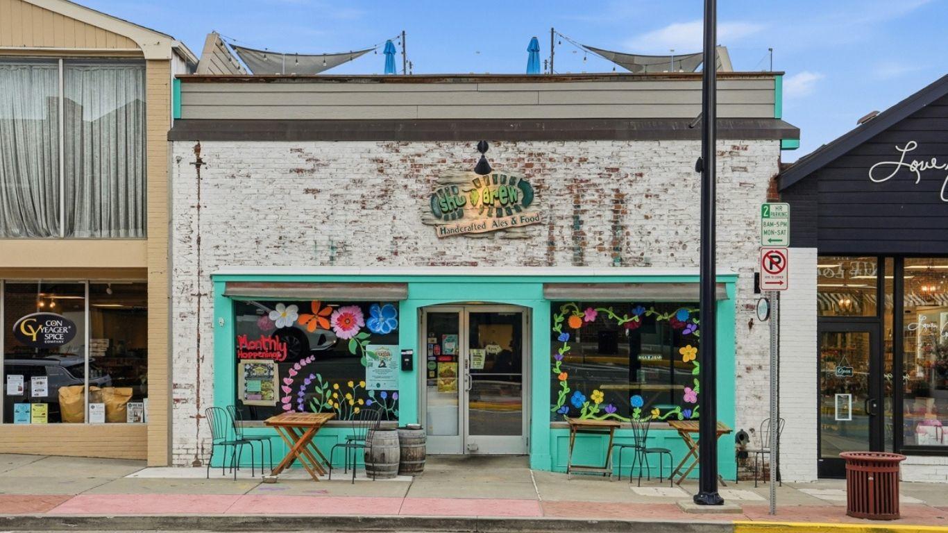 Your new neighborhood hang: Grab dinner and craft drinks at ShuBrew in Zelienople!