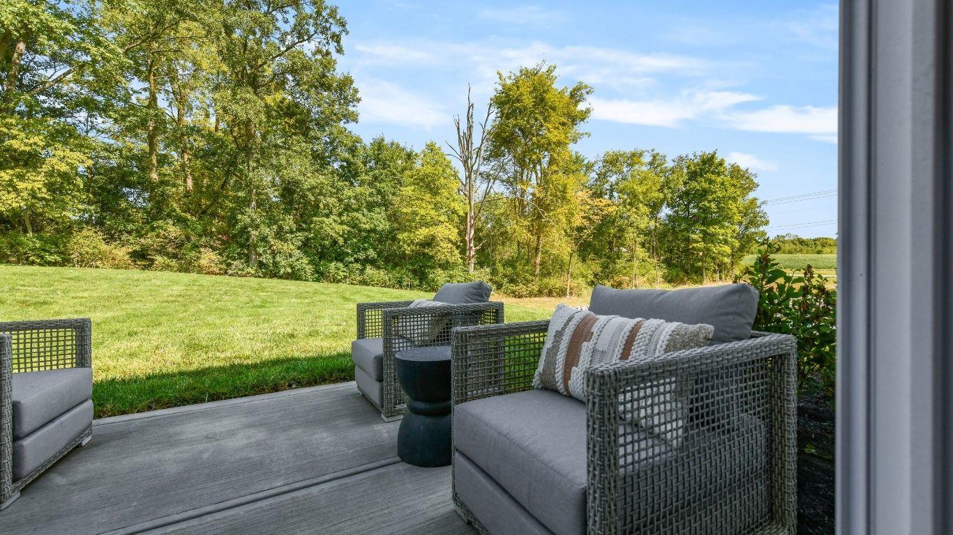 Outdoor living included! A 10’ x 10’ concrete patio is just steps from your dinette.