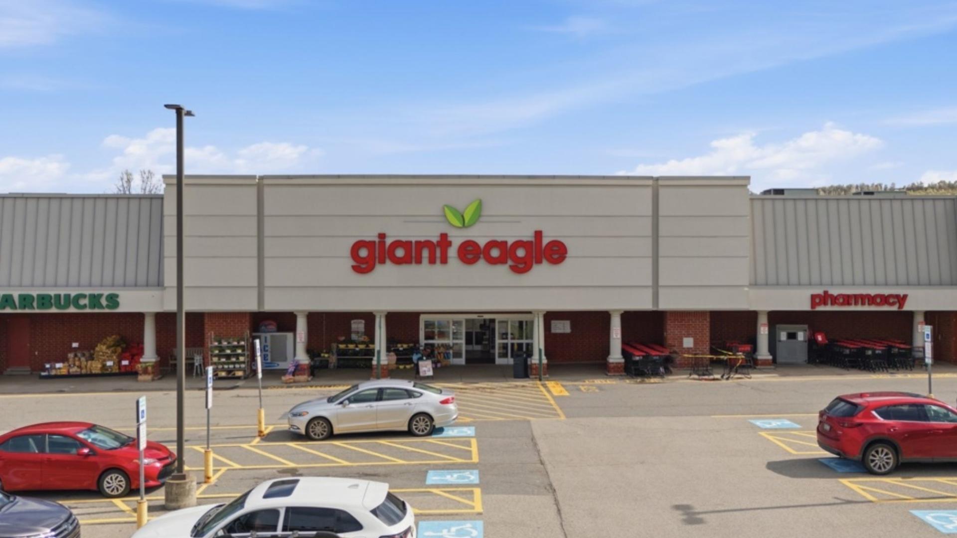 Pick up Starbucks on your way to Giant Eagle or Lowes, errands are a breeze!