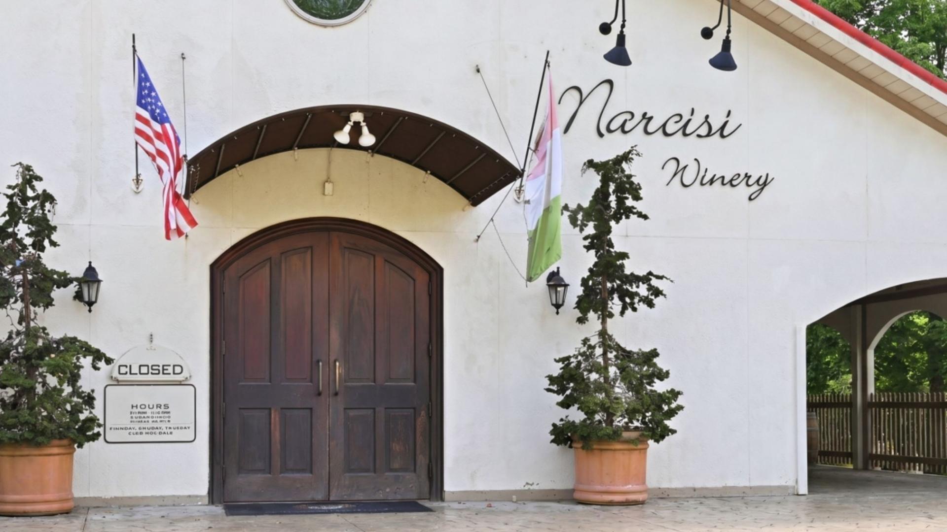 Enjoy live music and date night at Narcisi Winery, just 7 minutes away from home.