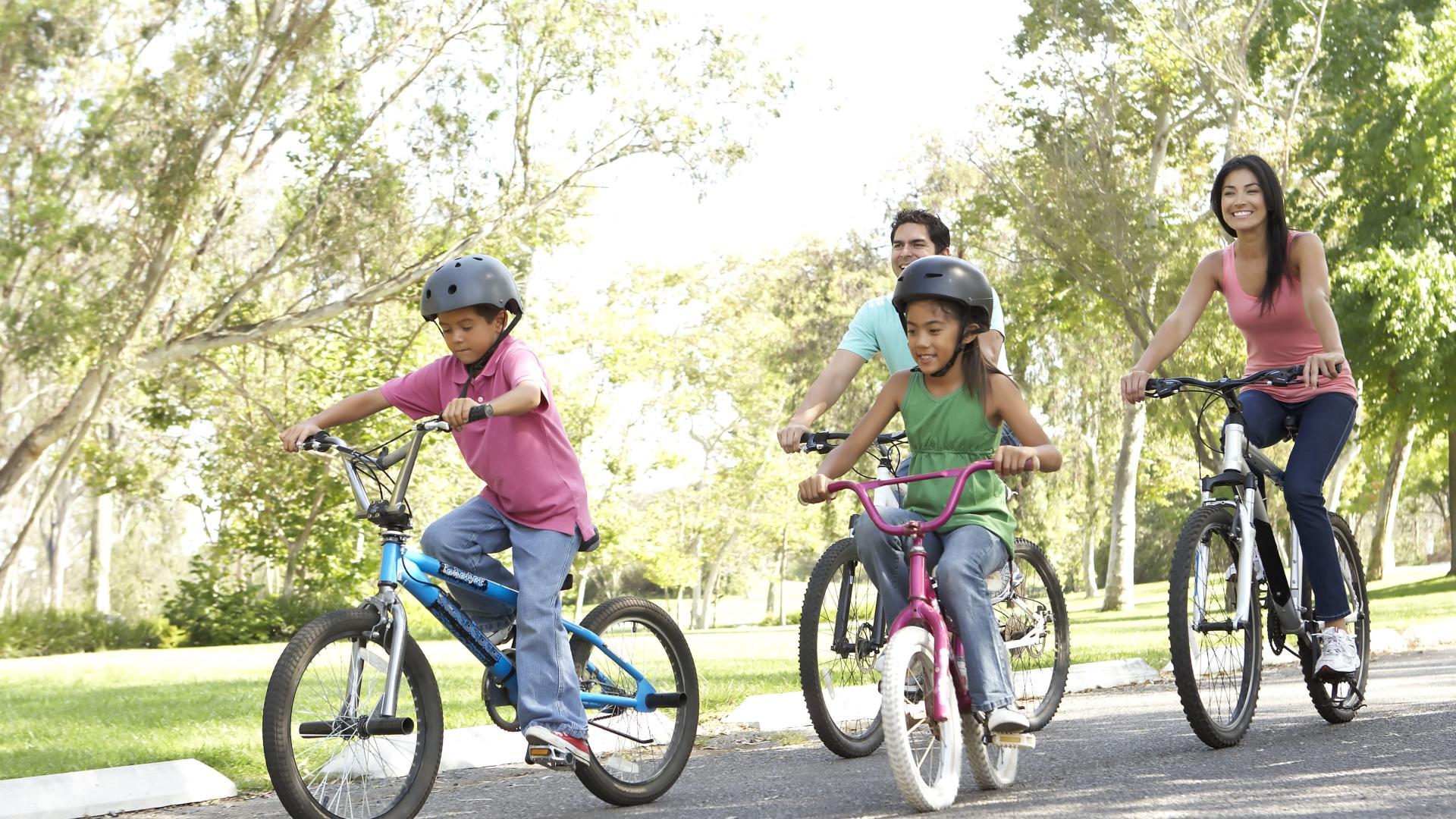 Indian Lake, Oak Hollow Park, and Irwin Park walking trails are all under 5 miles from your doorstep.