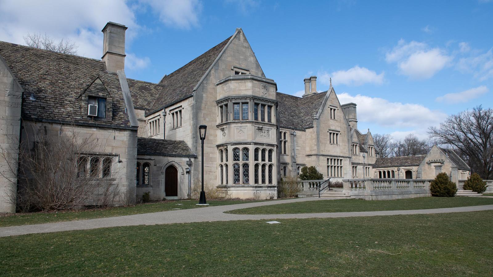 Hartword Acres Manor is nearby and features a scenic 629-acre Allegheny County park and magnificent 16th-Century-style Tudor mansion.