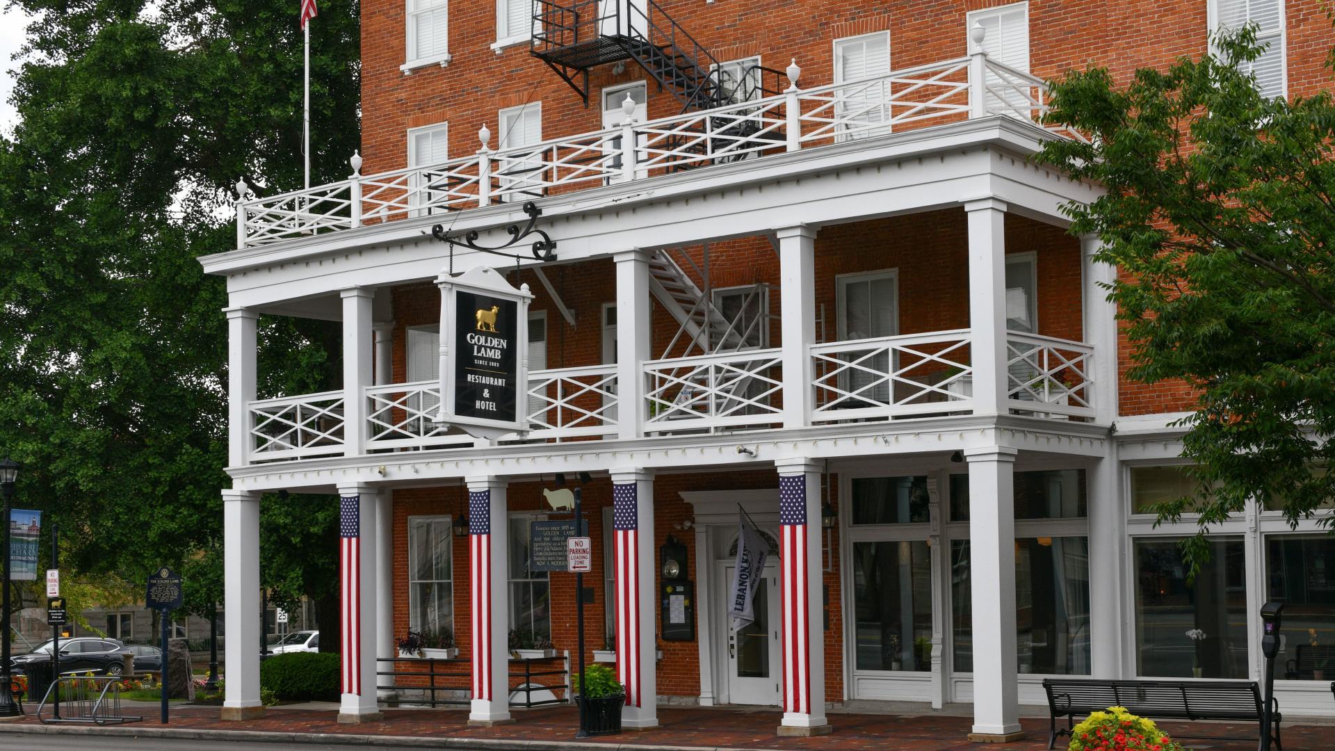 Several restaurants are within a few miles, Golden Lamb is a favorite.