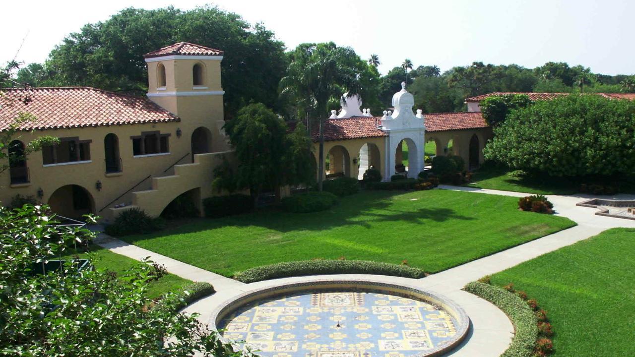 Stetson University, a nationally ranked college, is nestled right in central Deland.