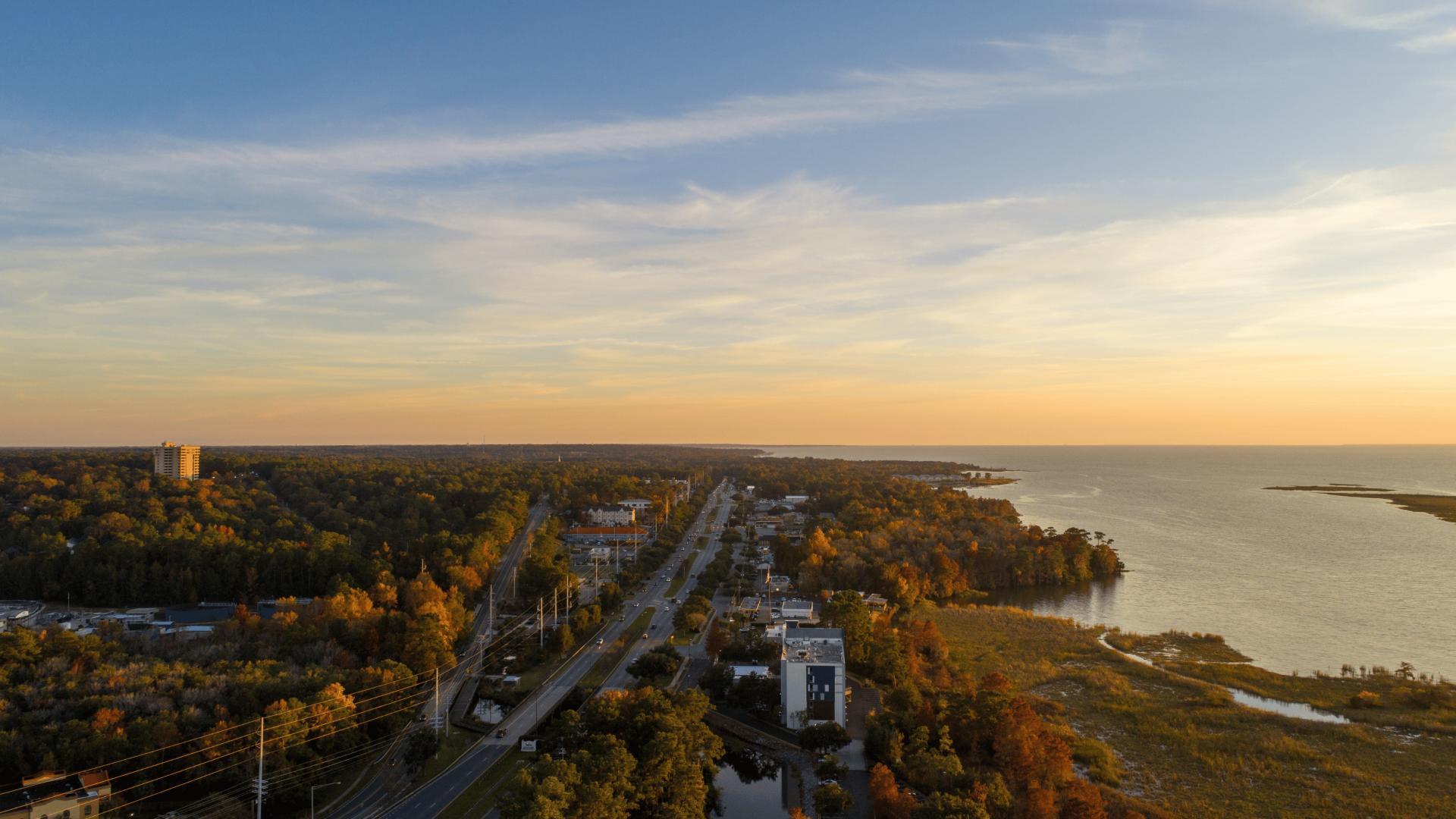 Traveling to and from home is easy, being located near Fairhope/Spanish Fort &amp; Silverhill Mobile Bay allows for easy access to US-98 and ST-181.