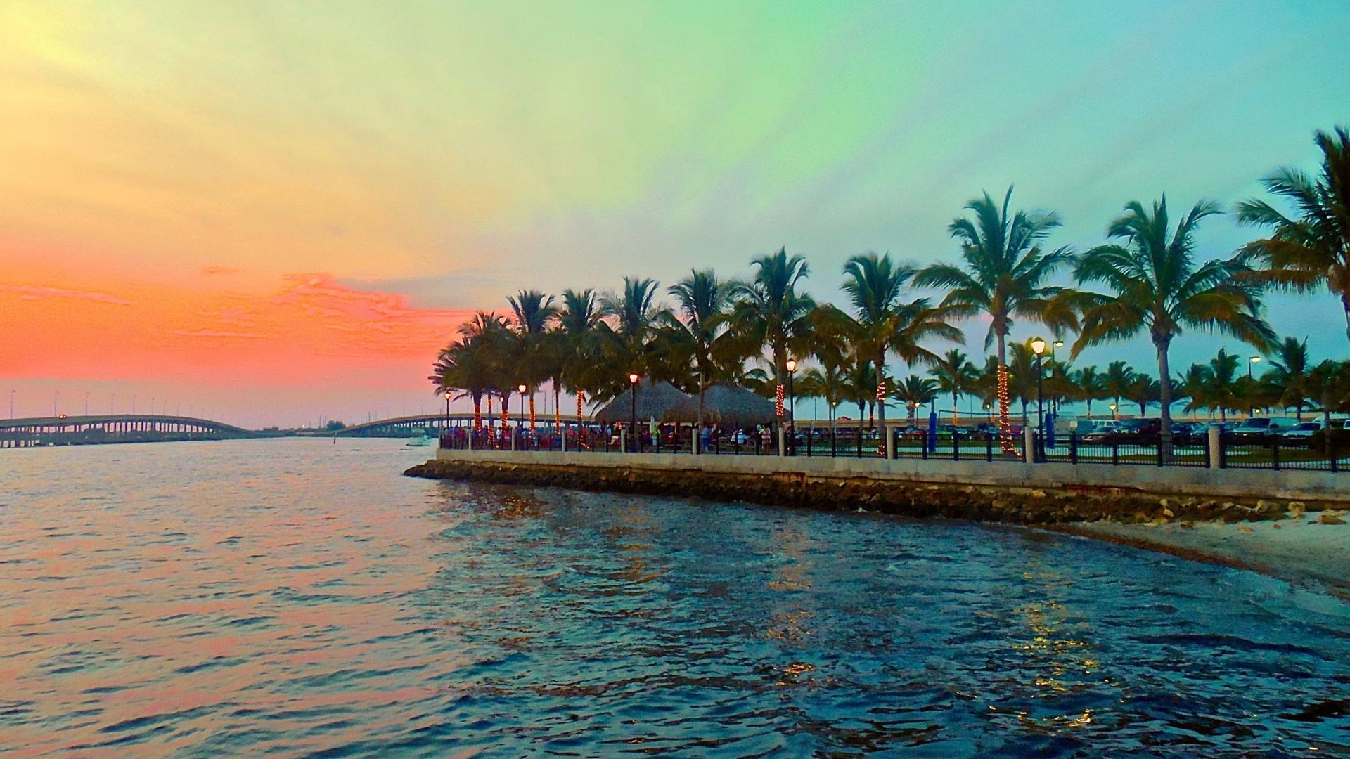 Watch endless sunsets at one of the US's largest natural harbors, The Charlotte Harbor.