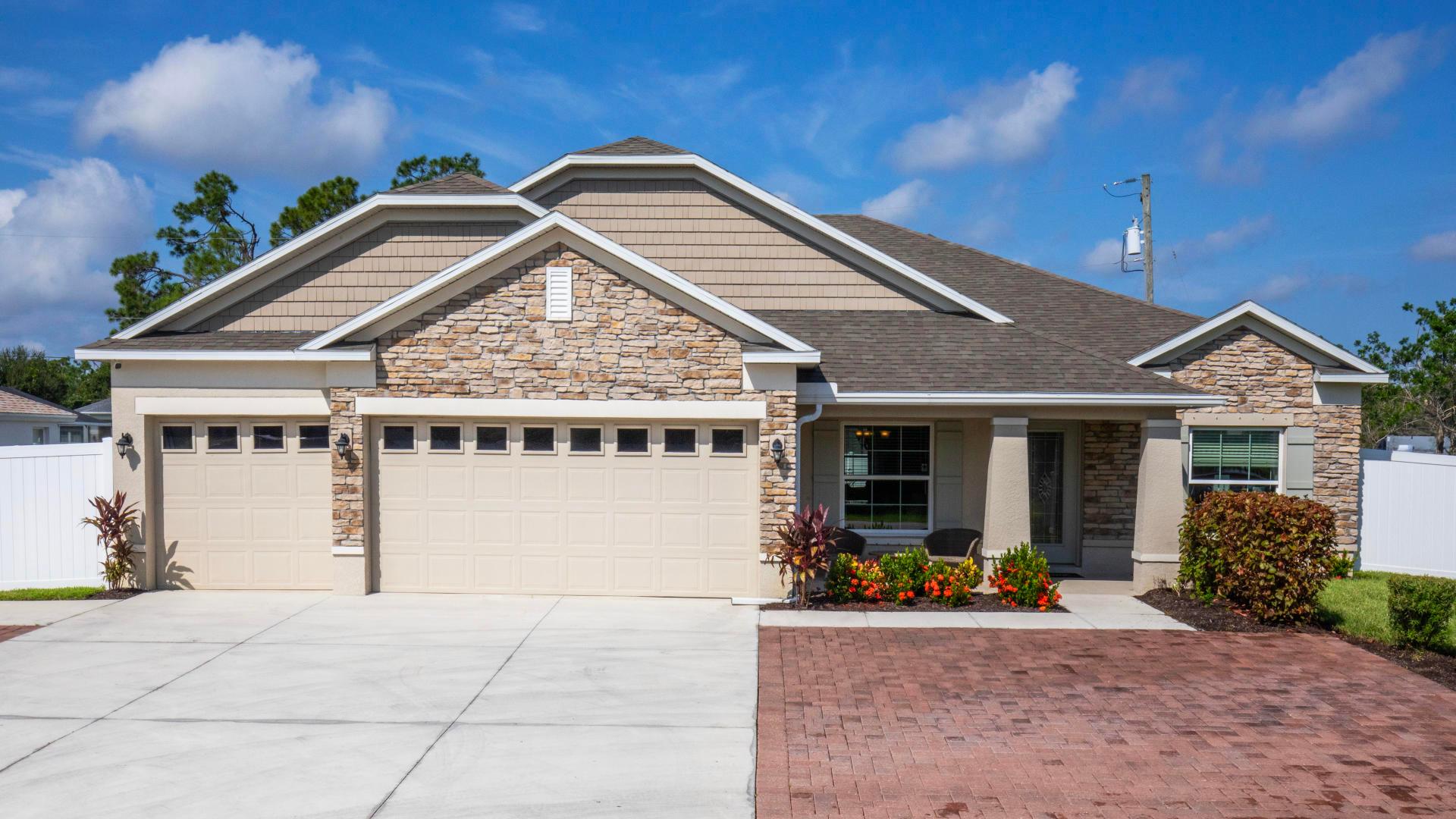 Port Charlotte: brand new homes with no HOA or CDD, on your homesite or ours!
