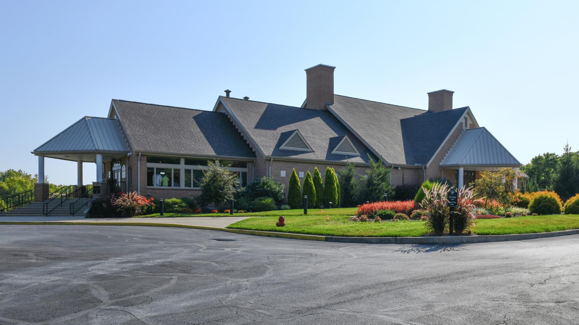 Join your favorite foursome on the links of Heatherwood Golf Club or Sycamore Creek Country Club.