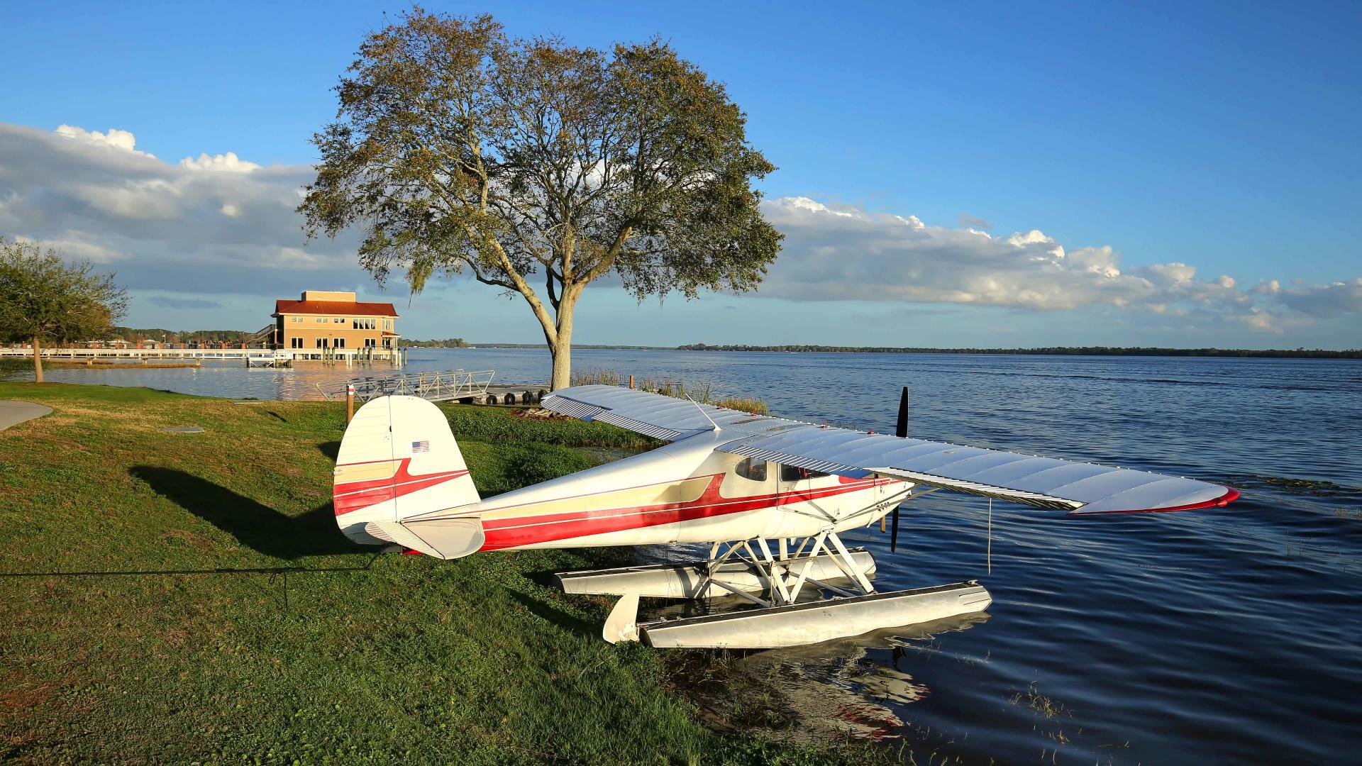 Rent a plane and tour America's Seaplane City in Leesburg &amp; Tavares!
