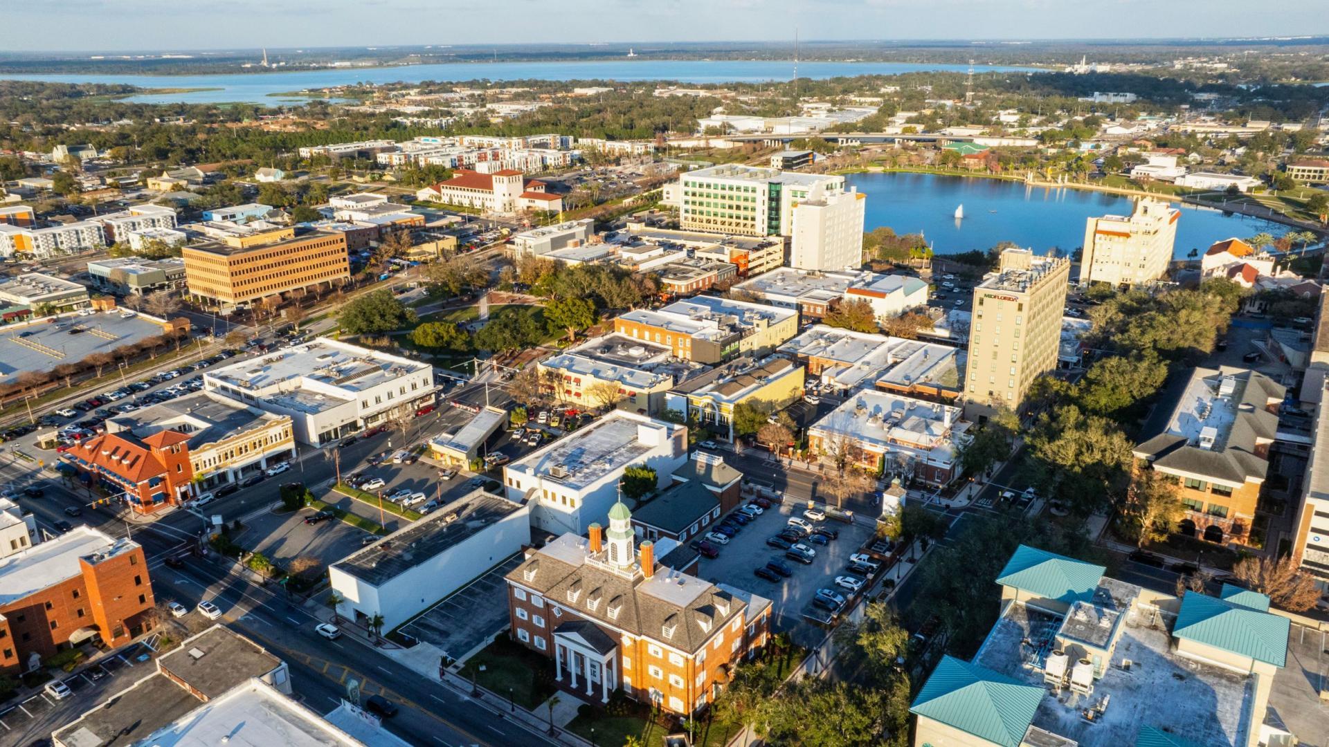 For retail therapy, great food, &amp; entertainment, Downtown Lakeland is only 5.7 miles from home.