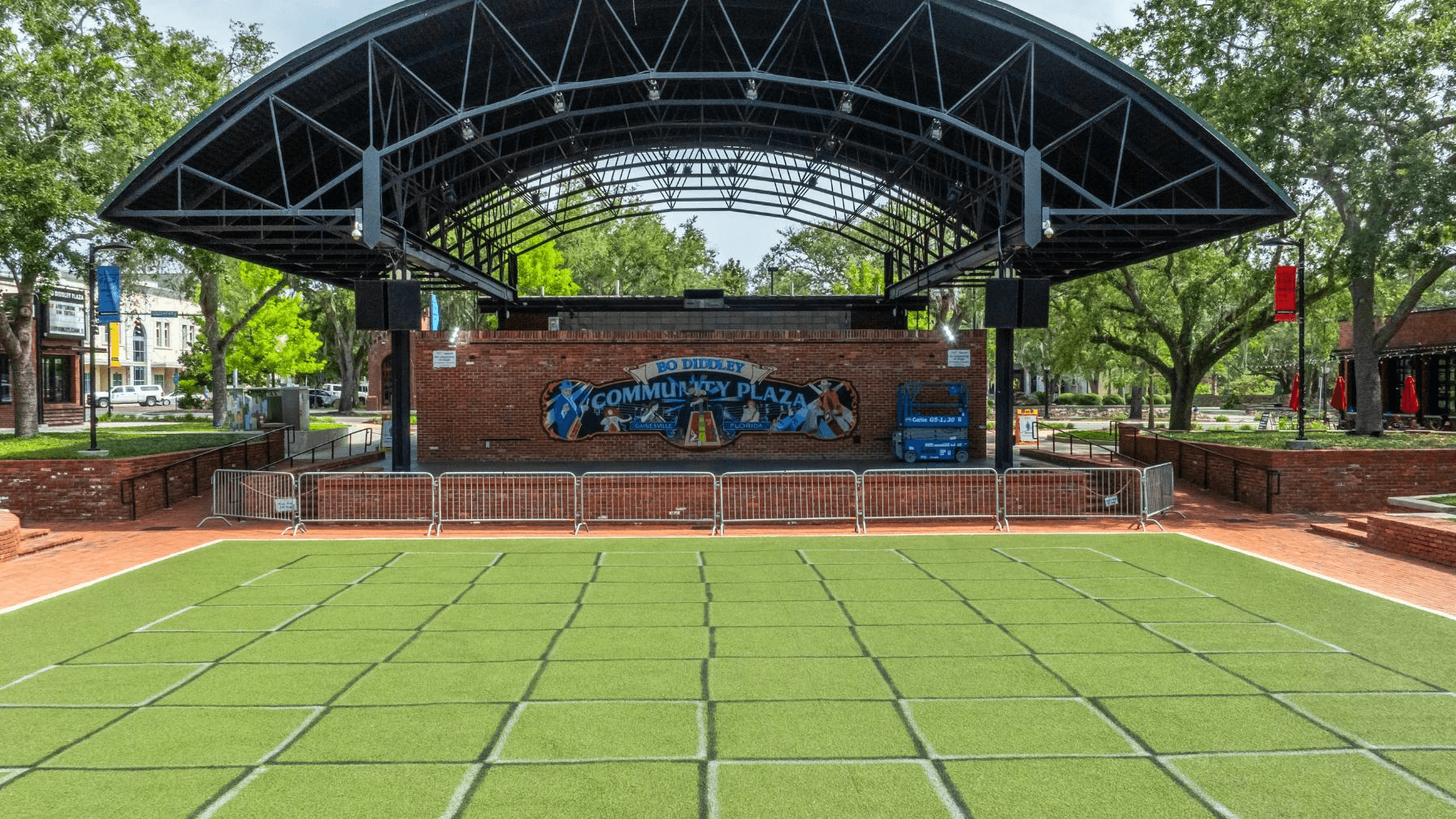 Head to the Bo Diddley Plaza in Downtown Gainesville for free Friday night entertainment &amp; concerts.