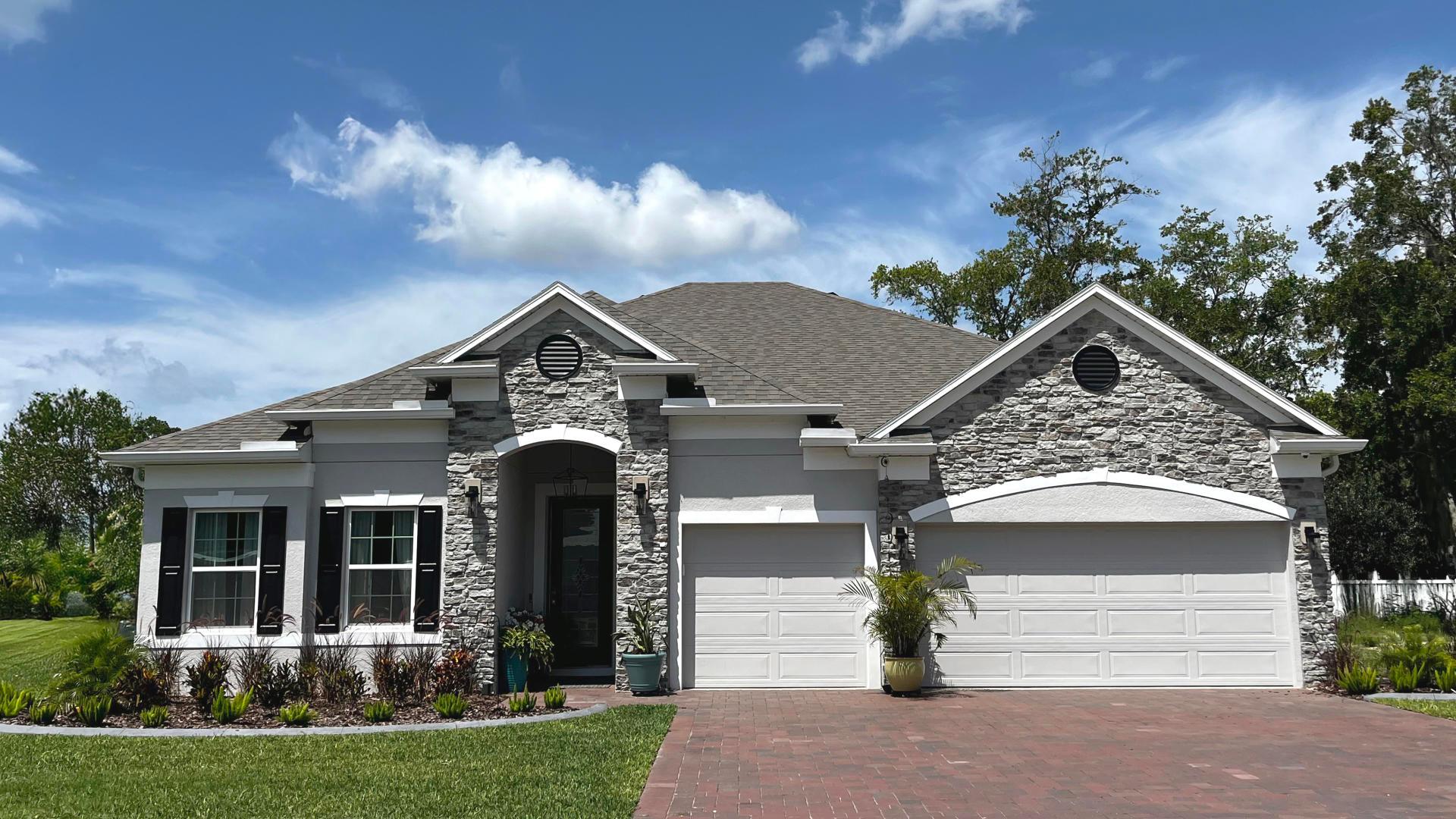 The only lakeview community with ½ acre homesites that includes a 3-car garage in Astatula.
