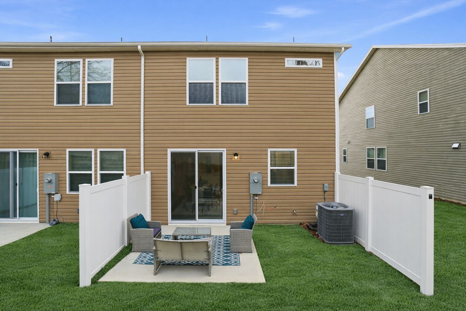 2475 Hedgecliff Road (Amira End)