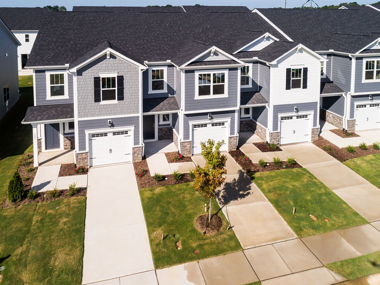 125 Silver Pine Dr. (Aurora)