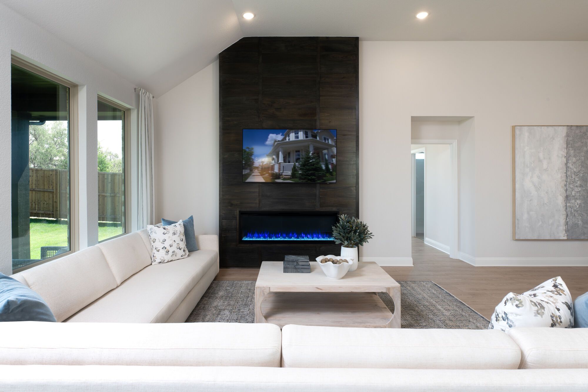 Photo representation of the Isabela model. Colors, finishes and options will vary.