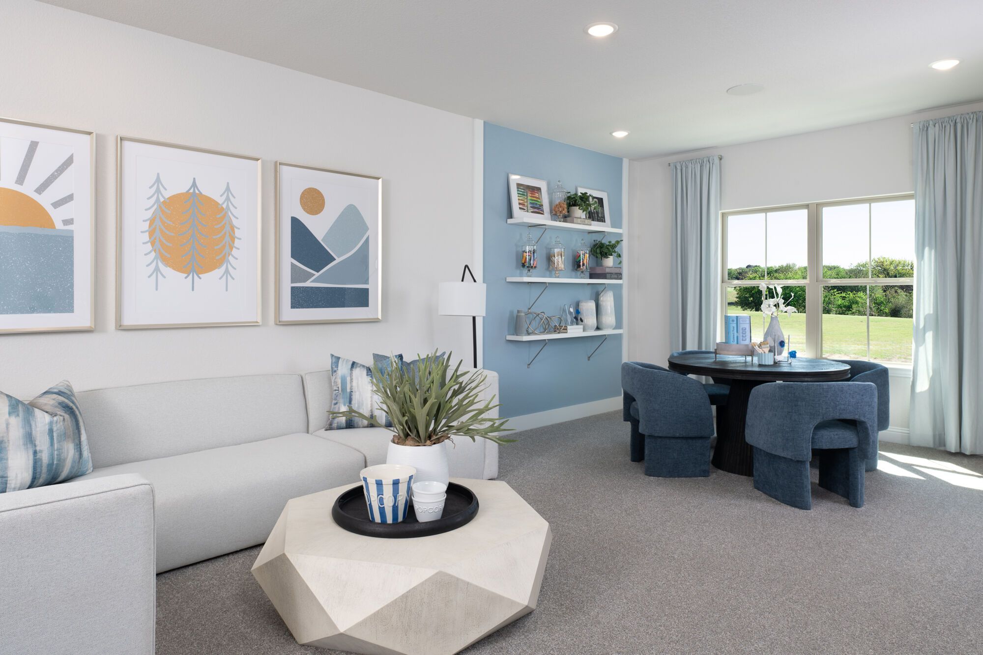 Photo representation of the Isabela model. Colors, finishes and options will vary.