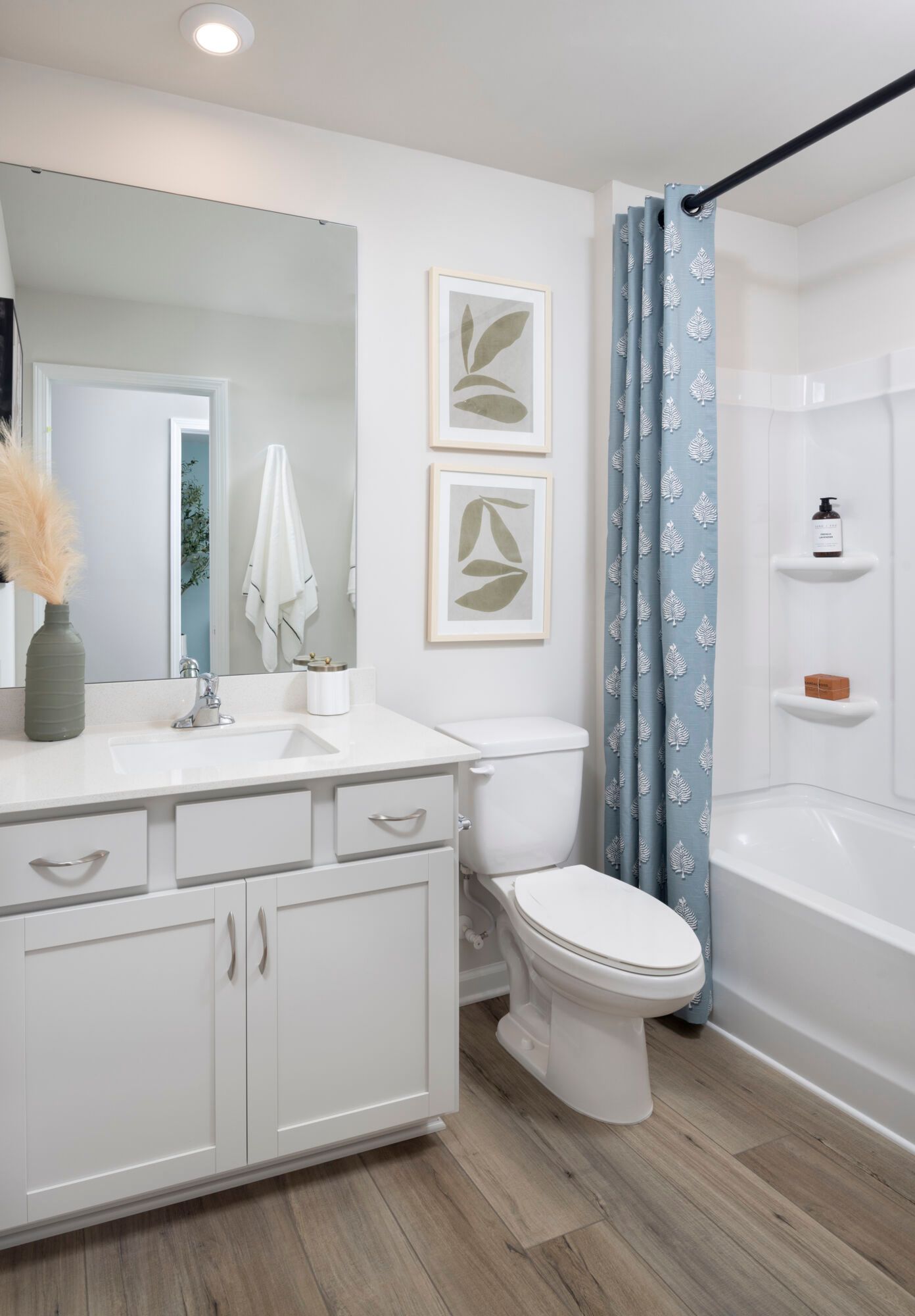 Sierra Model Upstairs Hall Bath