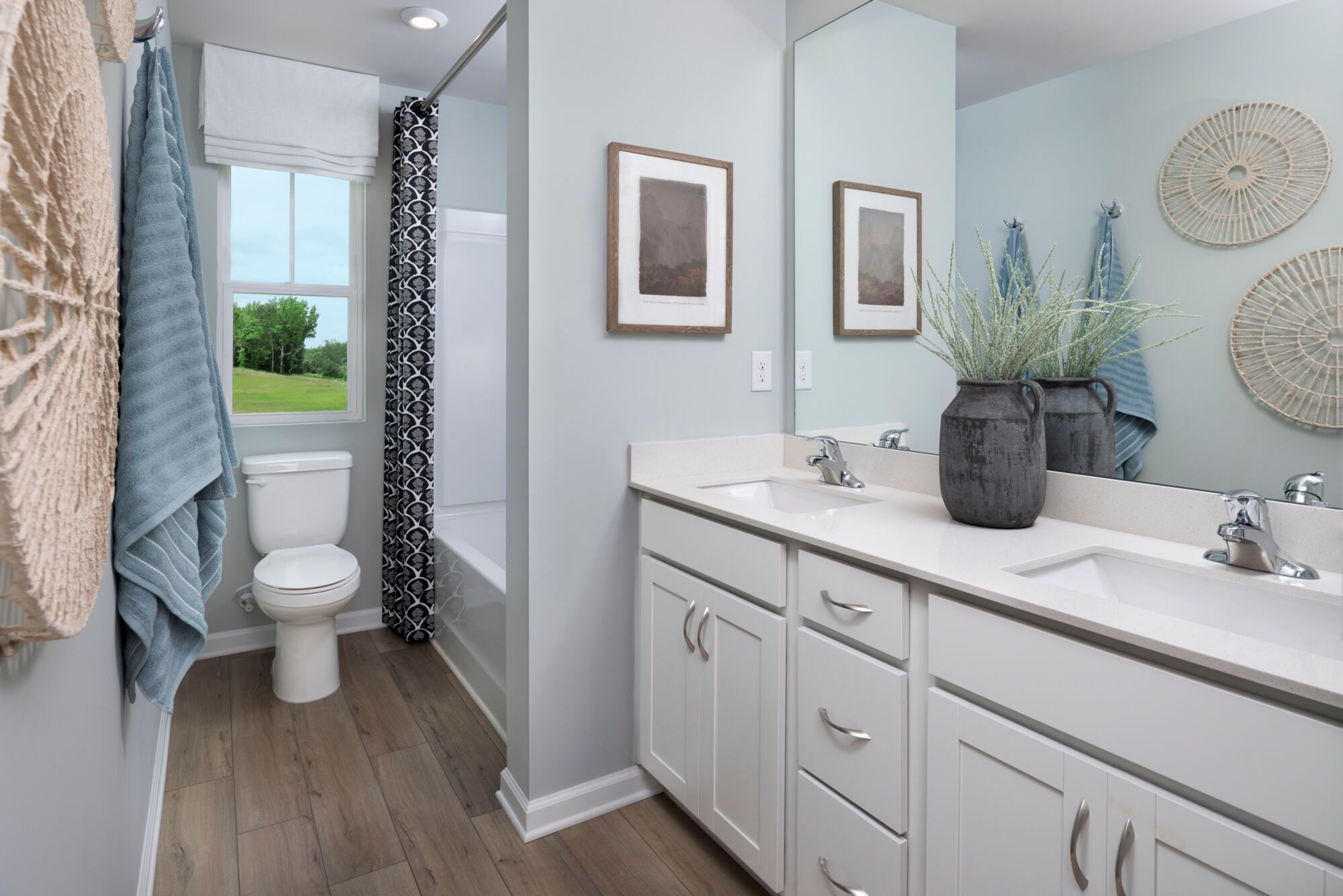 Vienna Model upstairs hall full bath