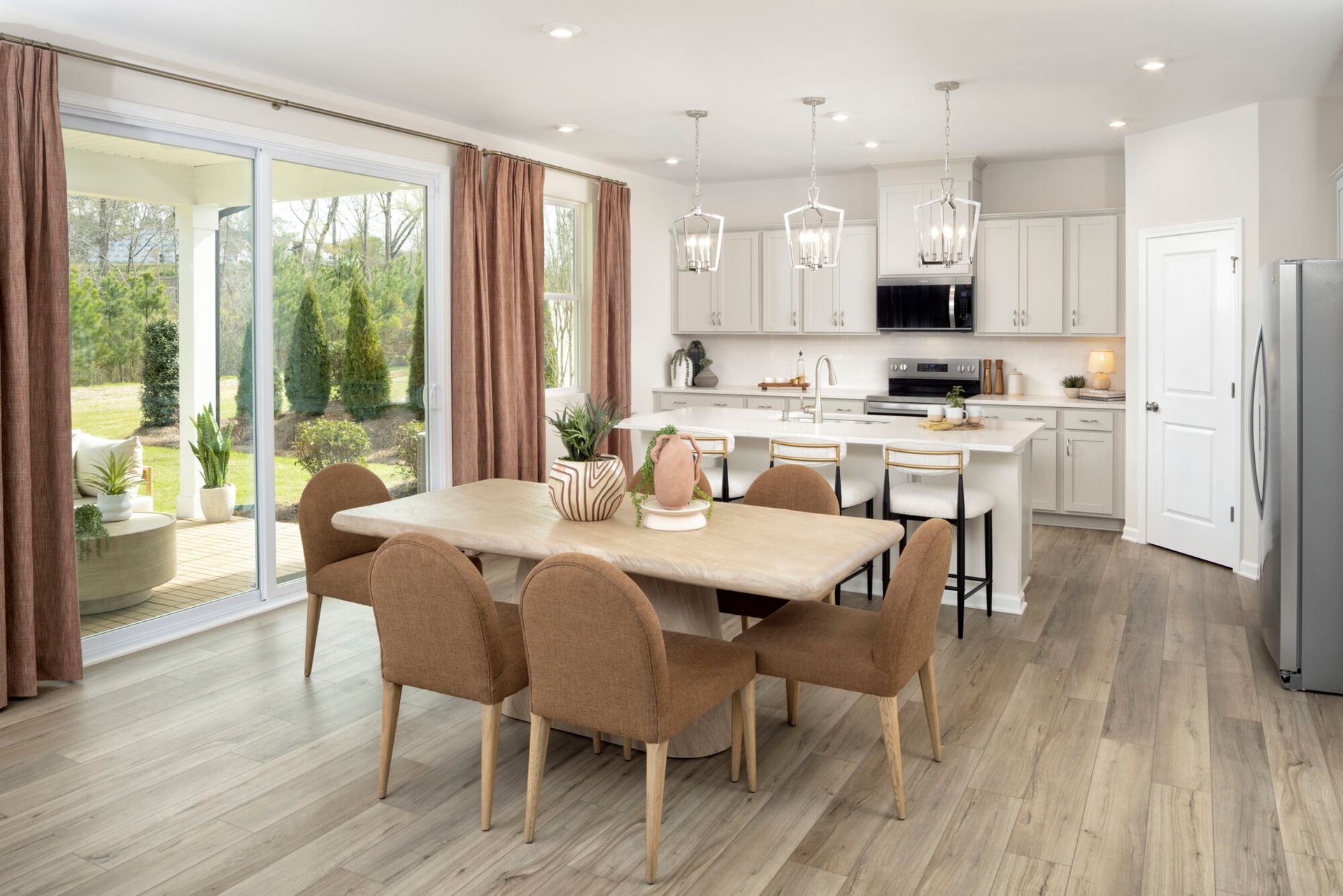 Redwood Model dining