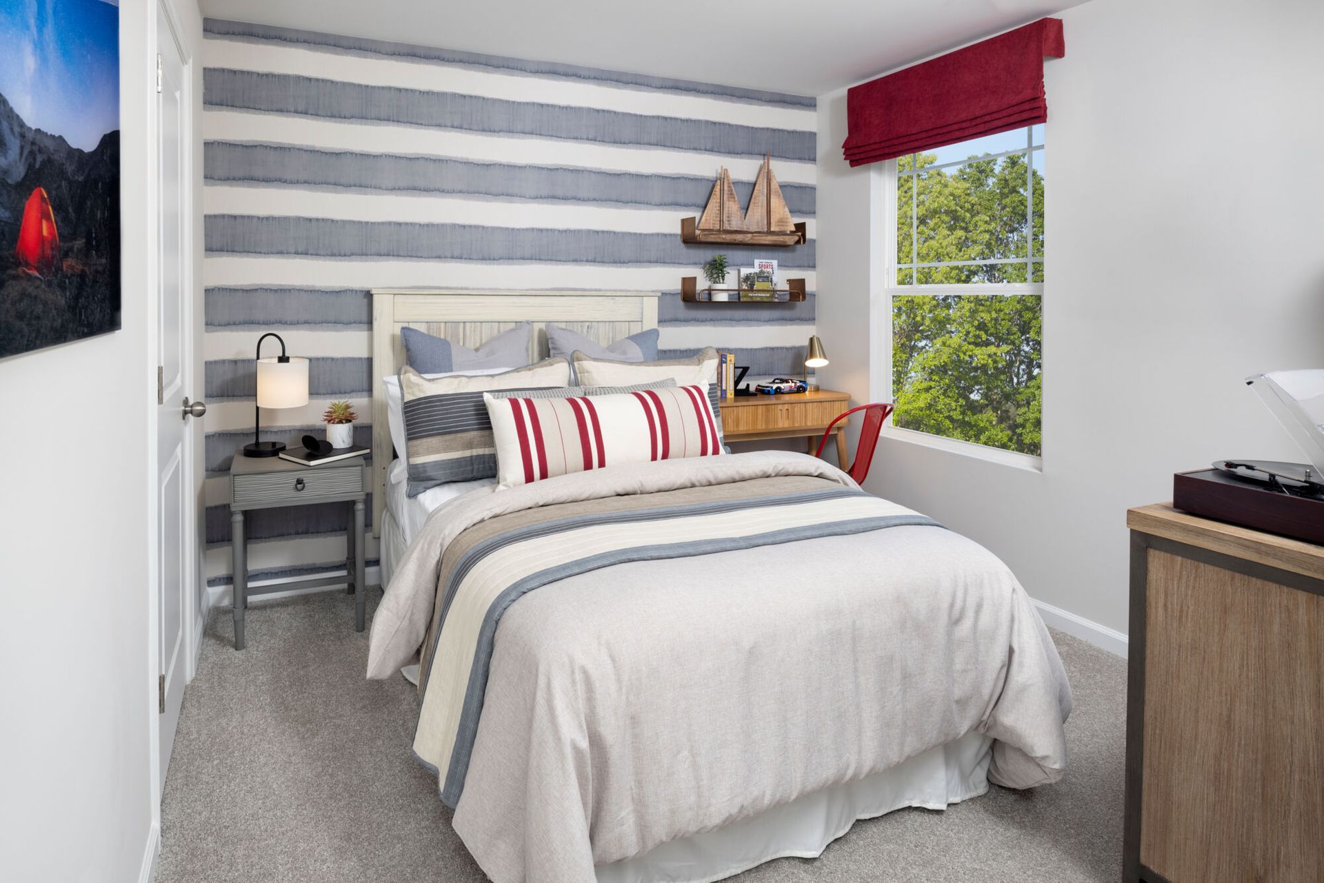 Photo representation of the Amira End plan. Colors, finishes and options will vary.