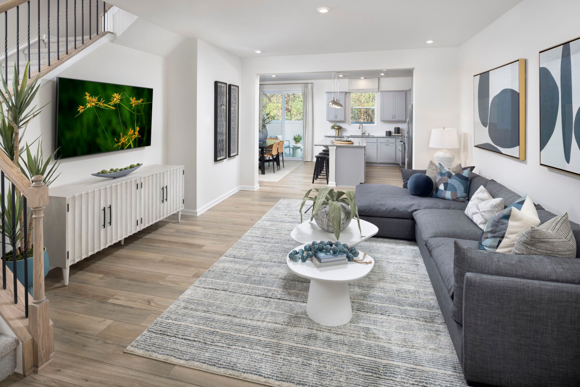 Photo representation of the Amira plan. Colors, finishes and options will vary.
