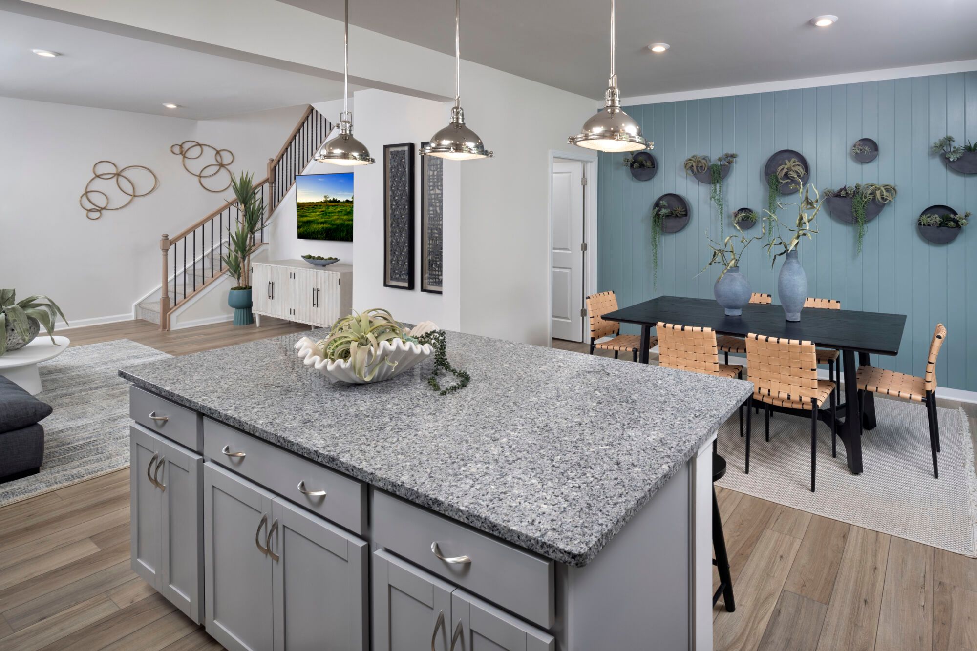 Photo representation of the Amira plan. Colors, finishes and options will vary.