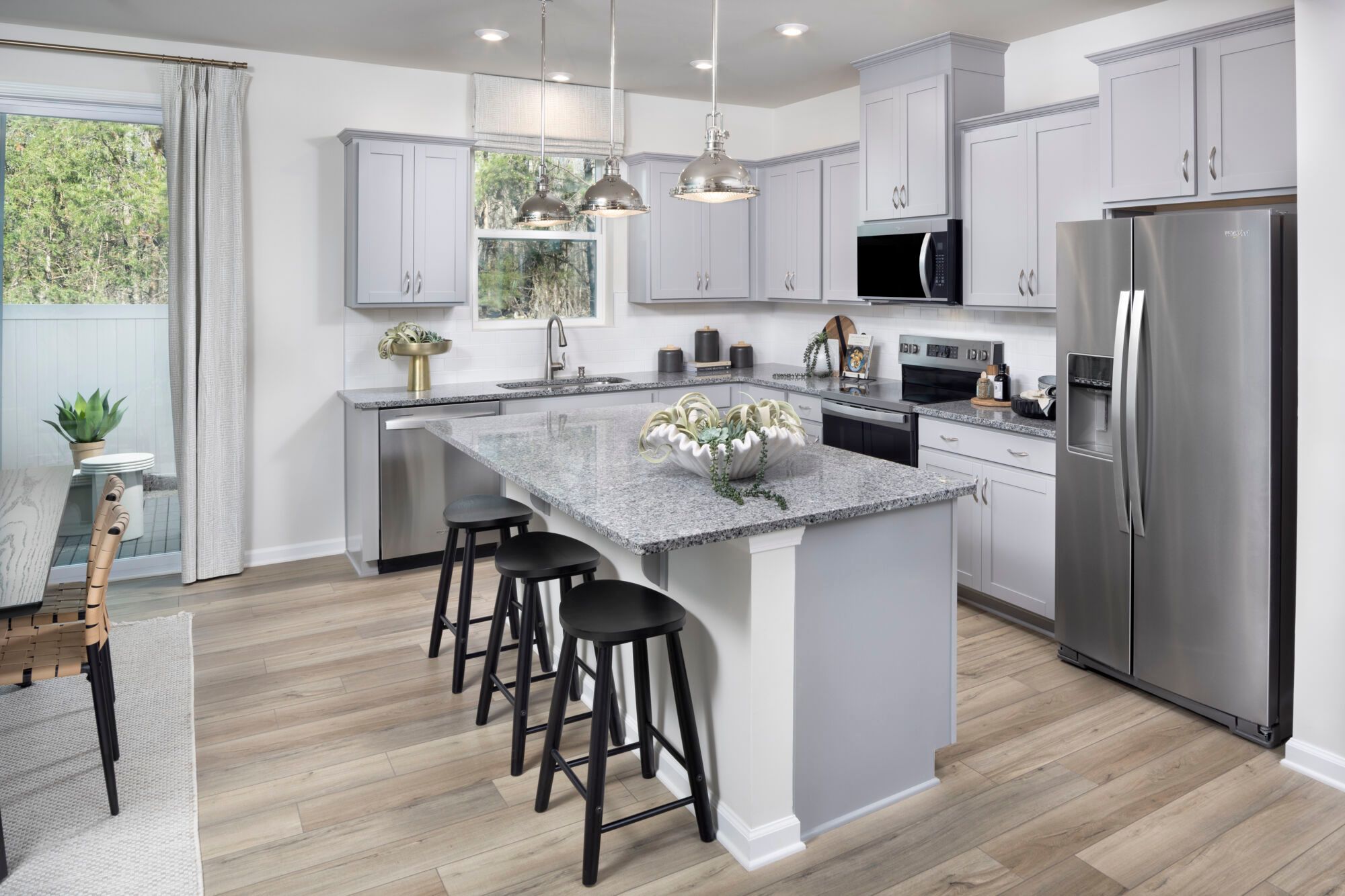 Photo representation of the Amira plan. Colors, finishes and options will vary.