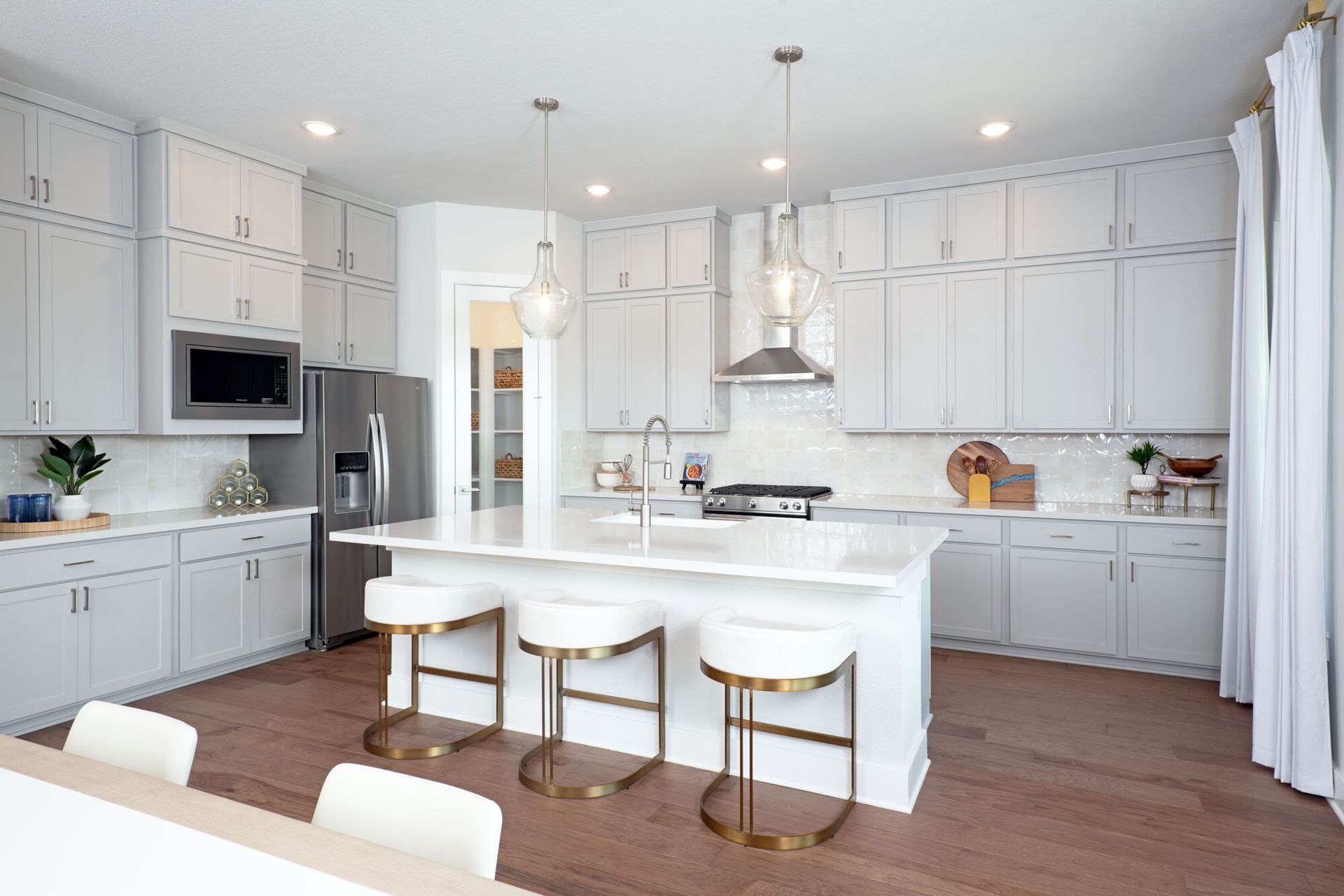 Photo representation of the Wakefield model. Colors, finishes and options will vary.