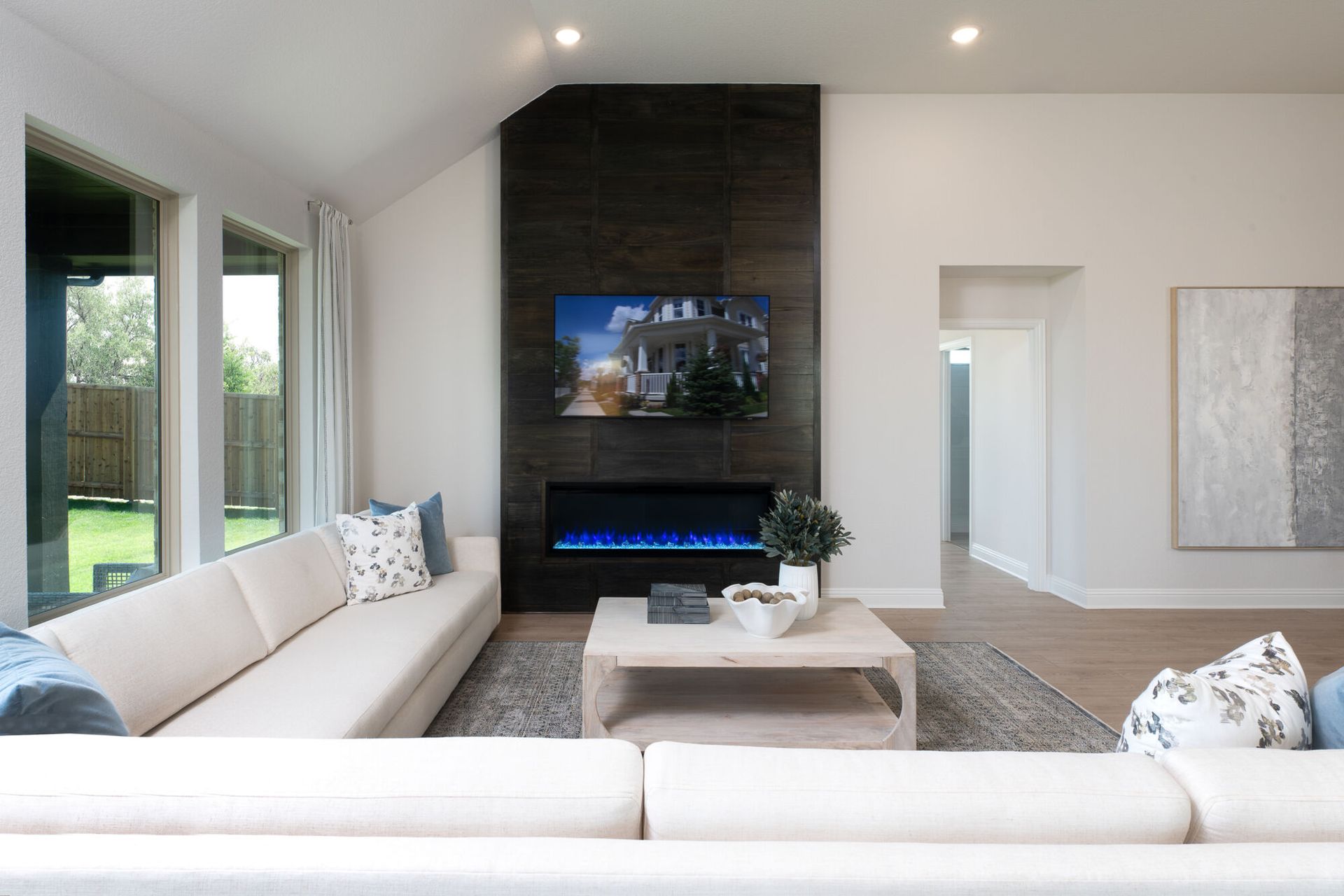 Photo representation of the Isabela model. Colors, finishes and options will vary.