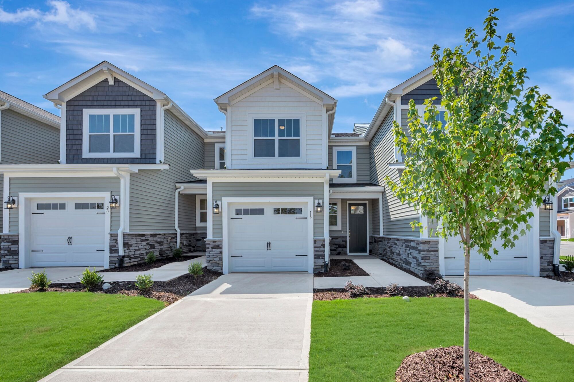 16 SERPENS DR (Hallie)