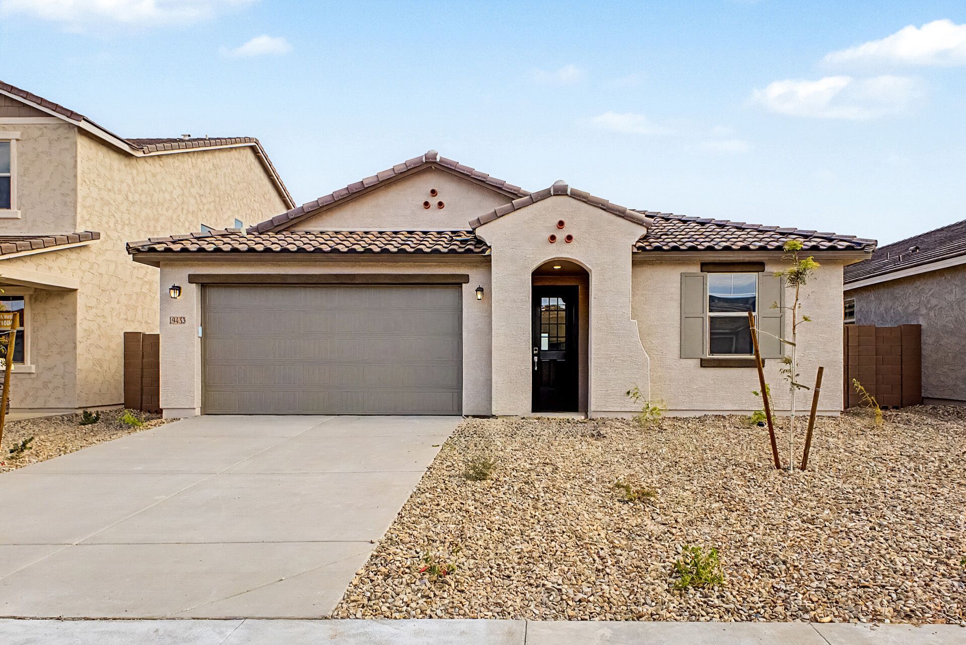 19433 W Loma Ln