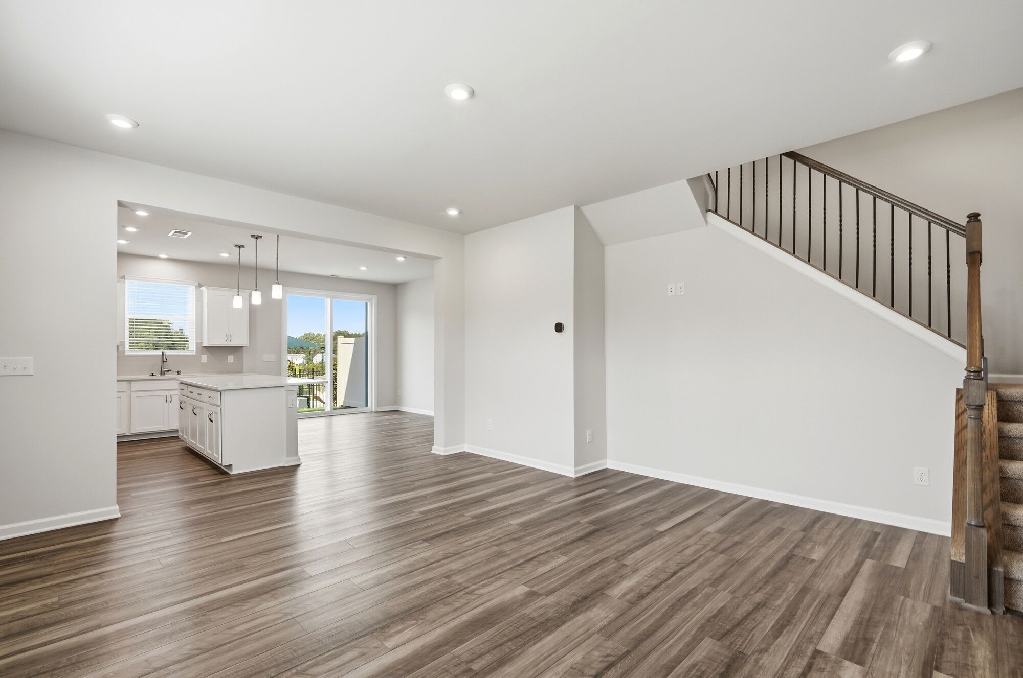 Photo representation of the Amira End plan. Colors, finishes and options will vary.