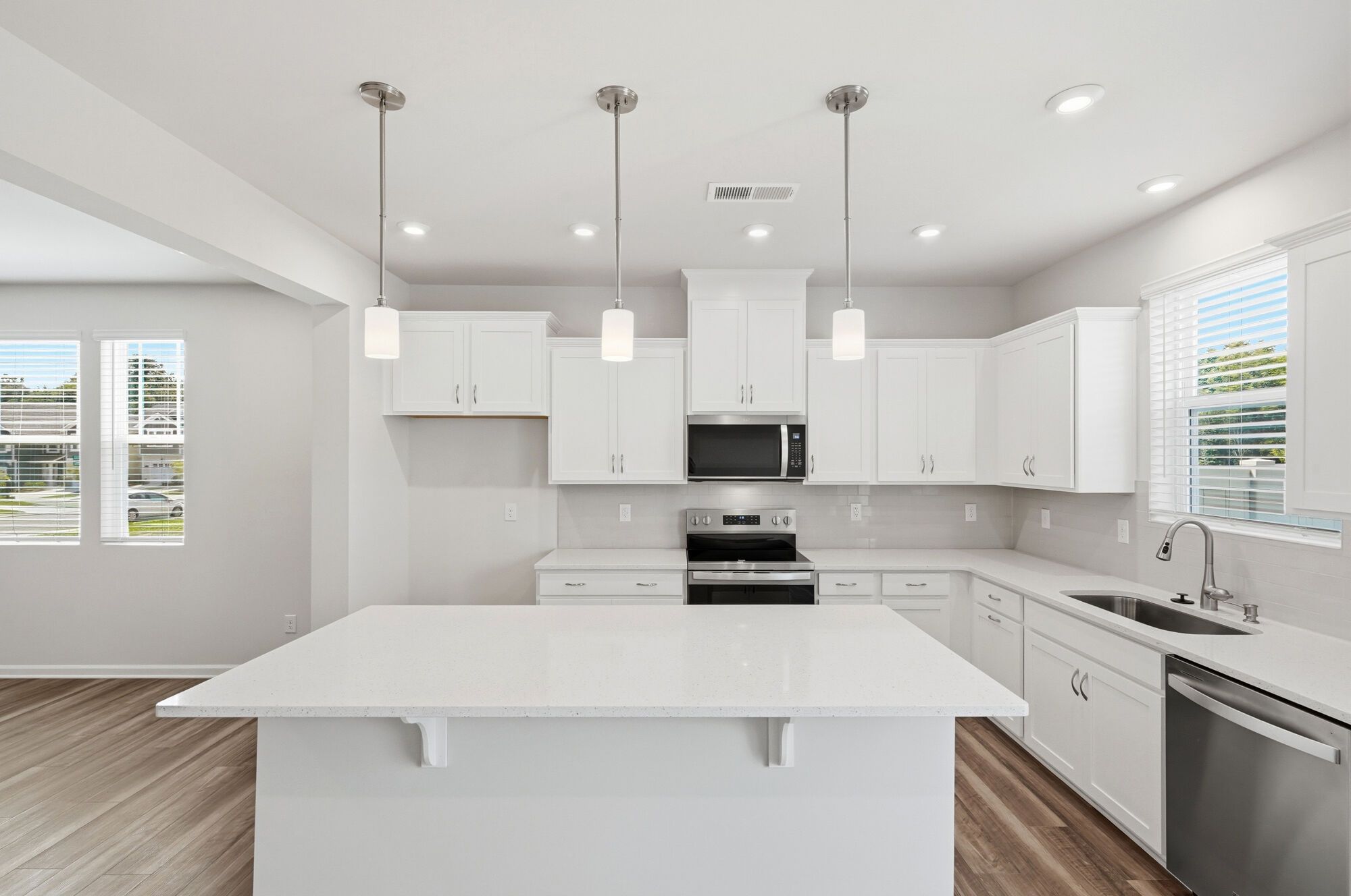 Photo representation of the Amira End plan. Colors, finishes and options will vary.