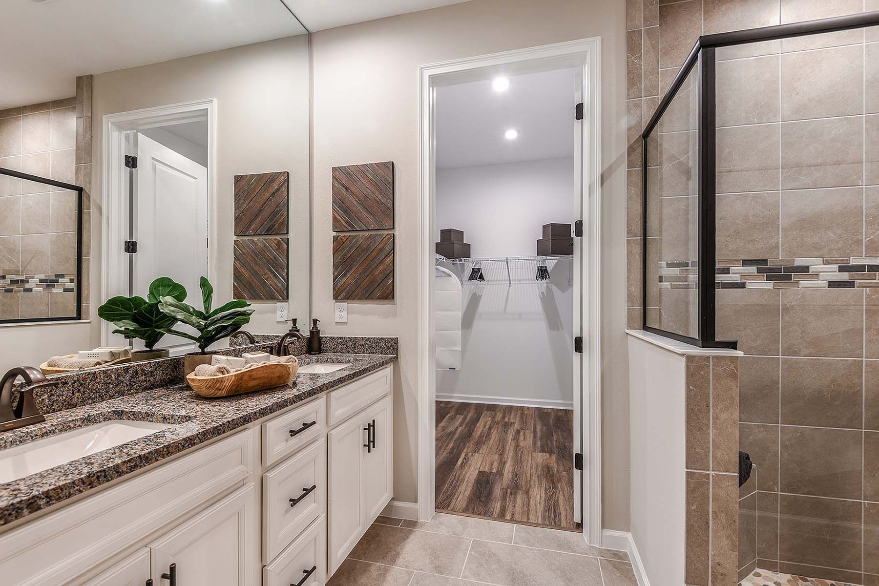 Largo Owner's Bathroom
