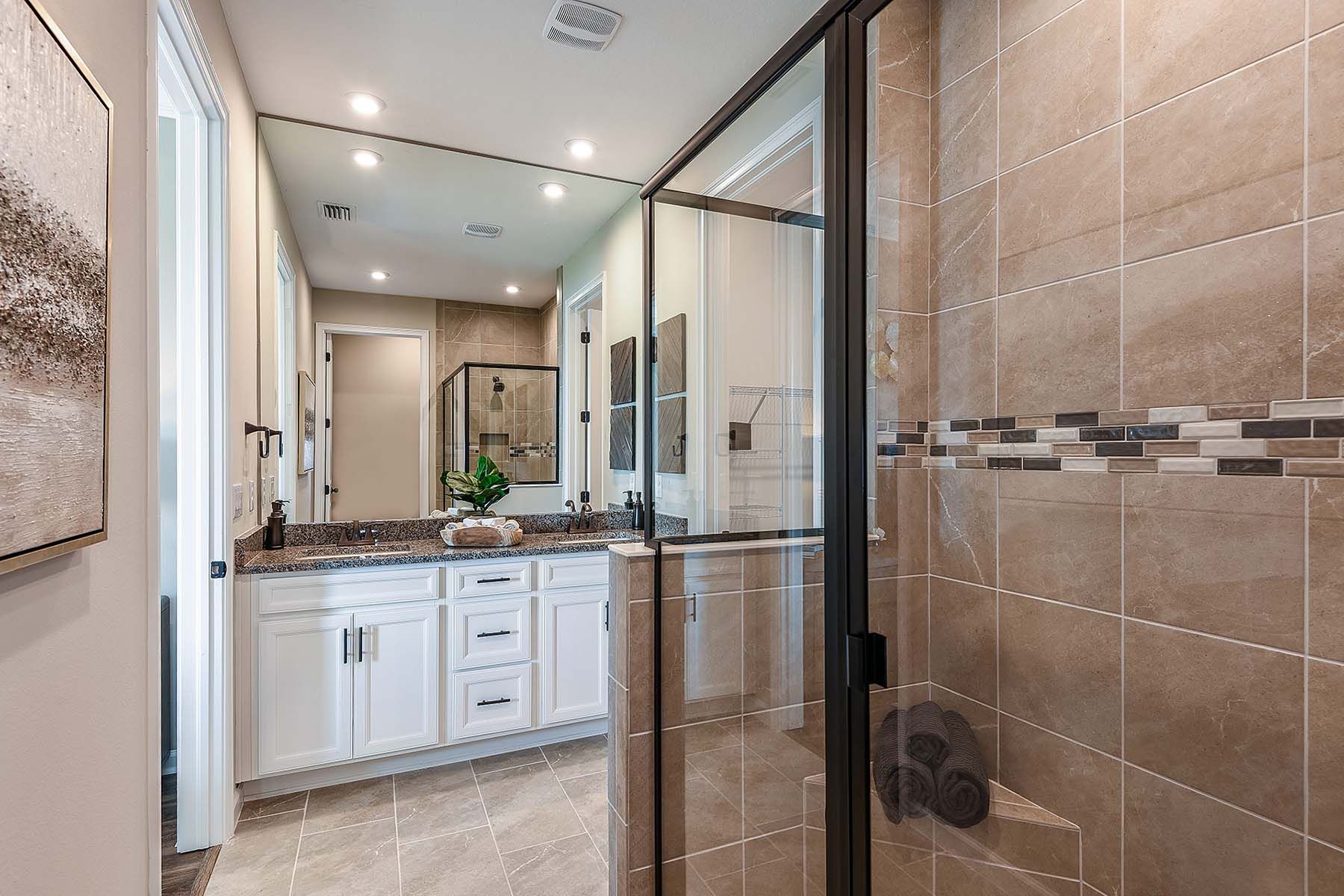 Largo Owner's Bathroom