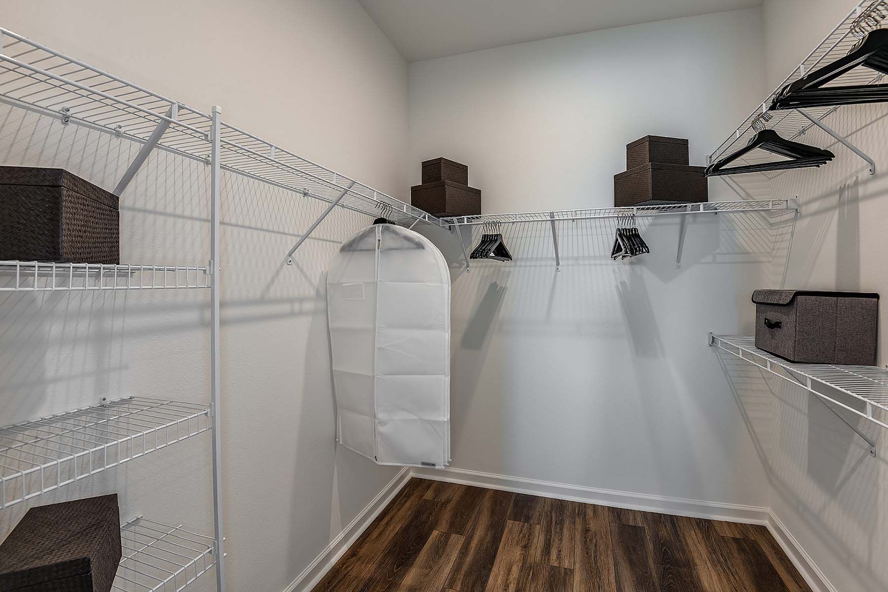 Largo Owner's Closet