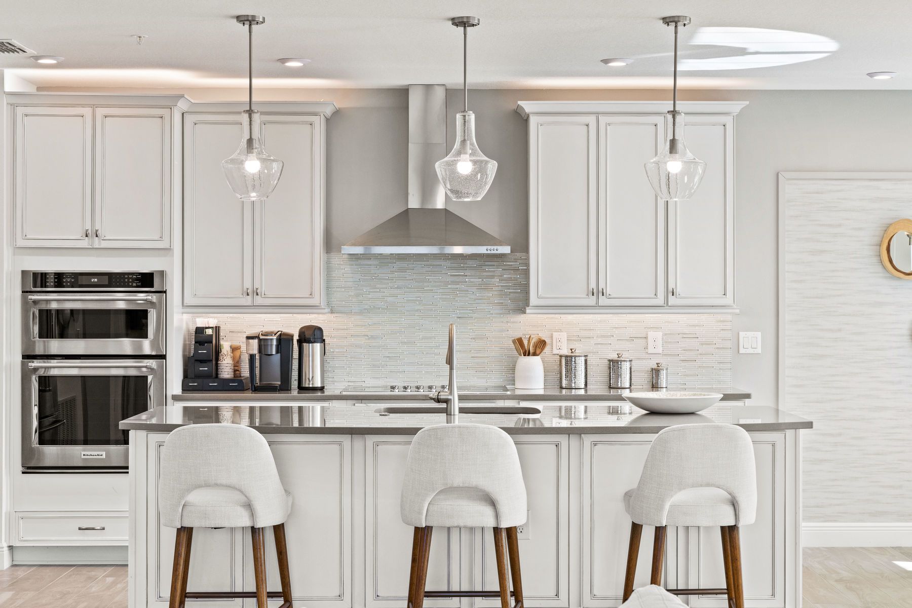 Model Breakfast Bar