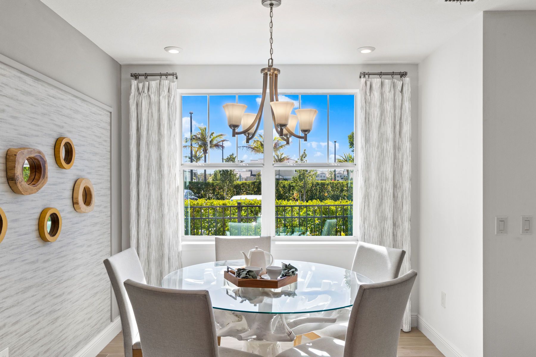 Model Dining