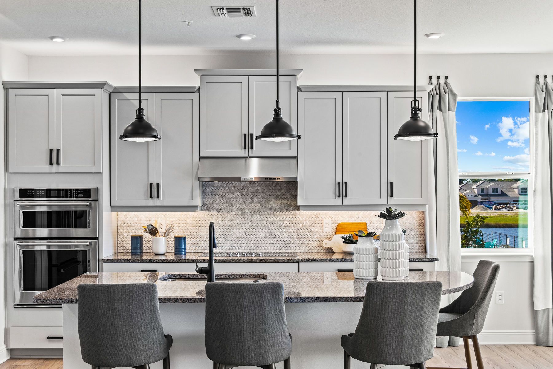 PHOTOS ARE A REPRESENTATION OF THE MODEL HOME.