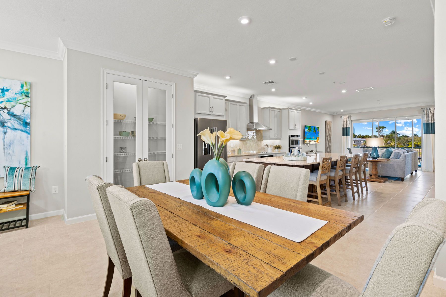 Model Dining
