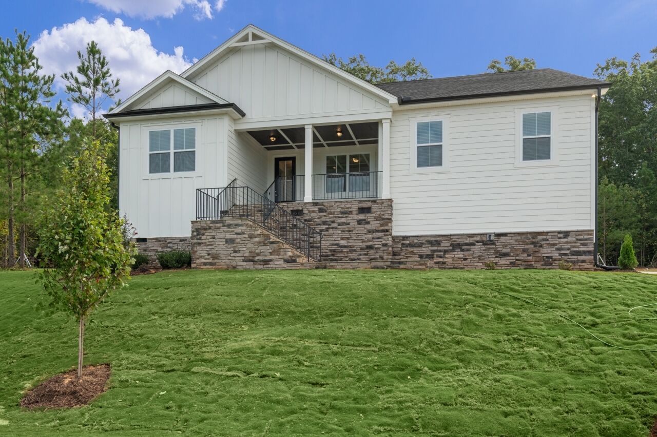 Florissant - Farmhouse Exterior (shown with optional side-load garage)