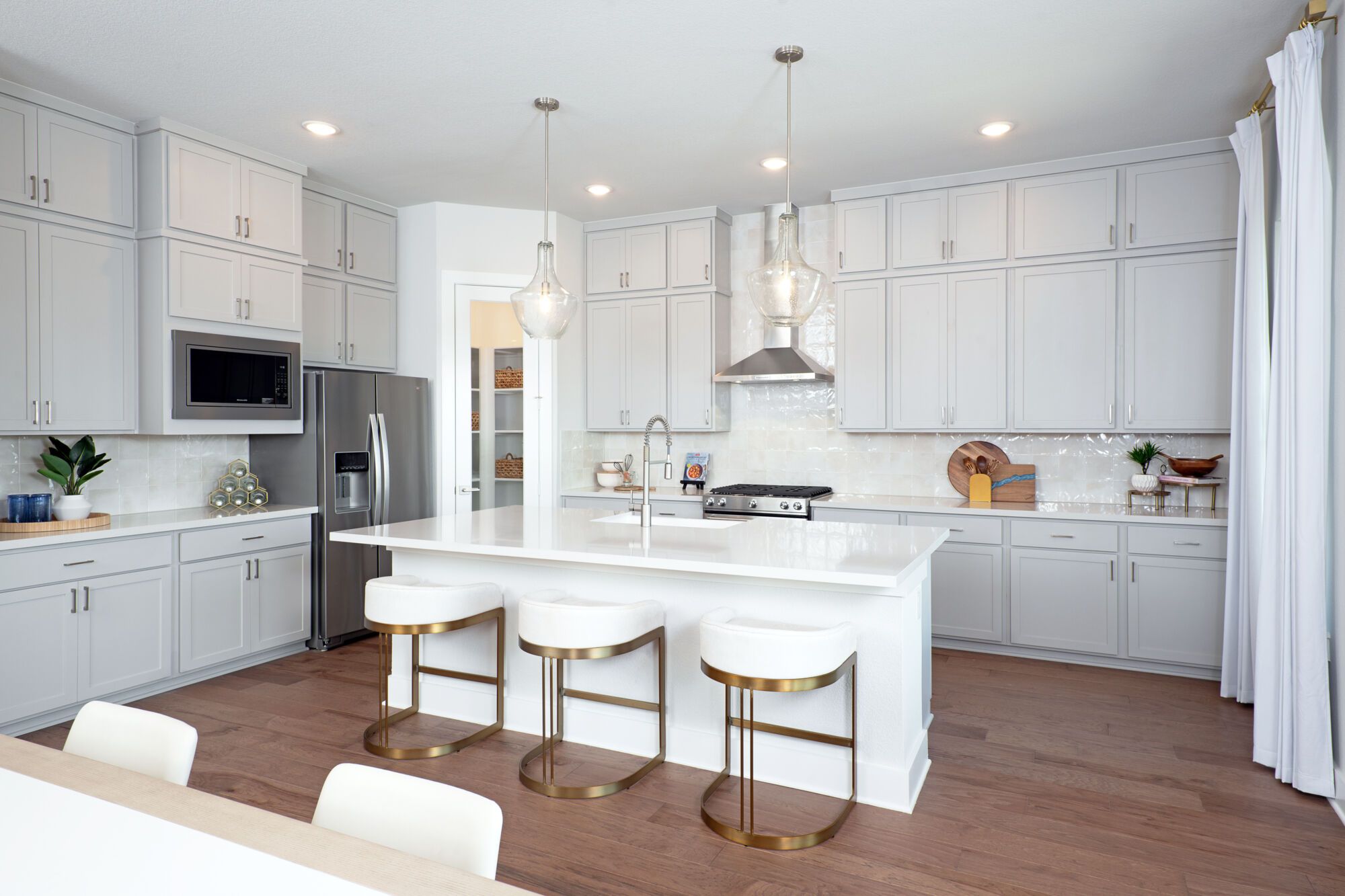 Photo representation of the Wakefield model. Colors, finishes and options will vary.