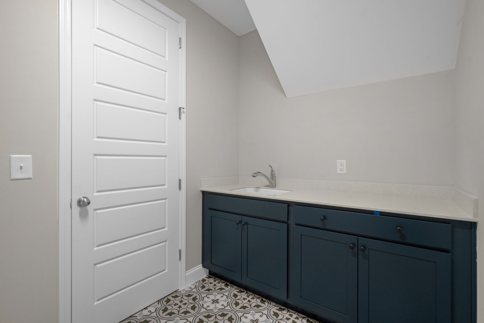 Florissant - Laundry folding area with laundry sink