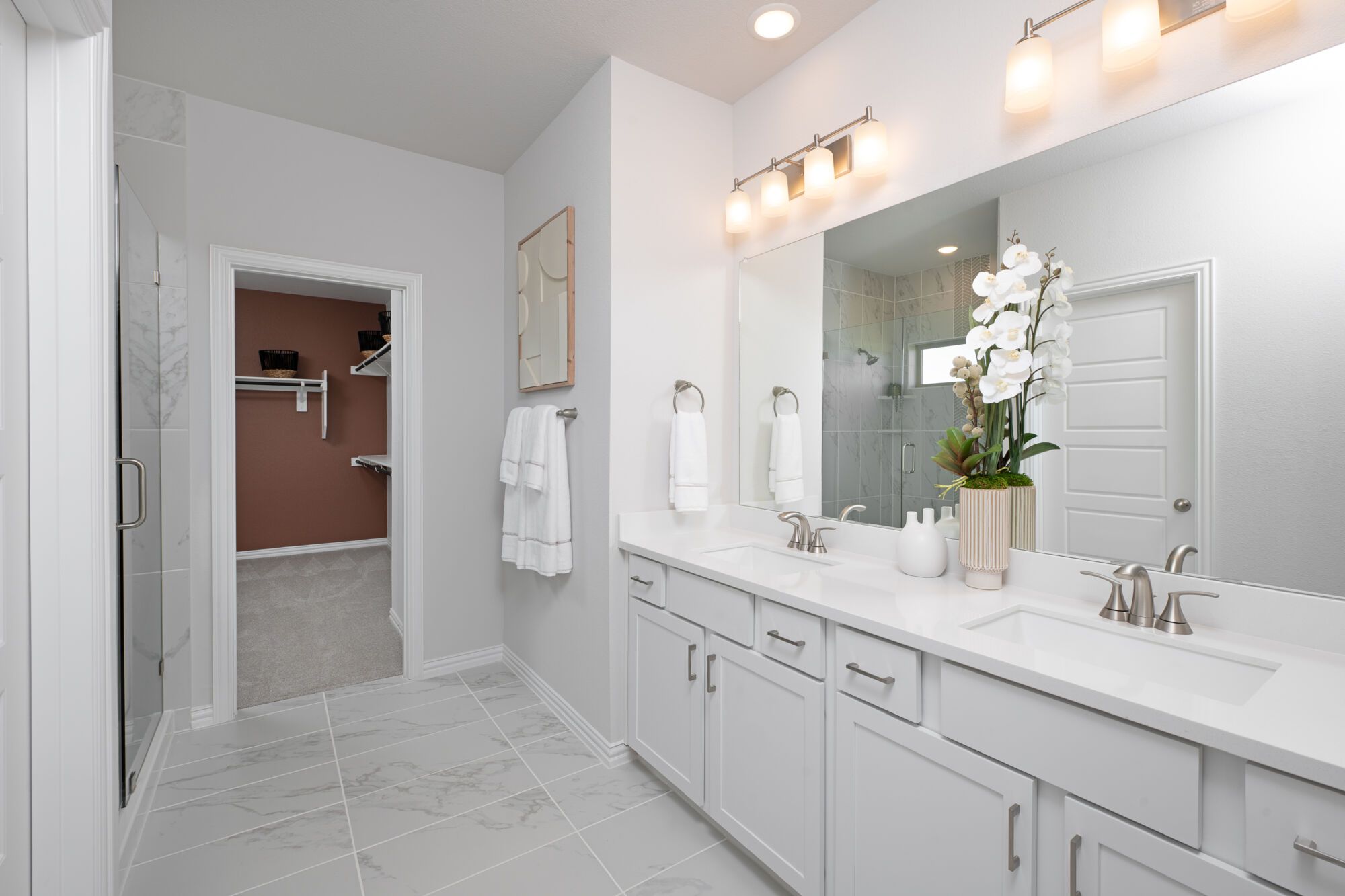 Photo representation of the Mirabel model. Colors, finishes and options will vary.