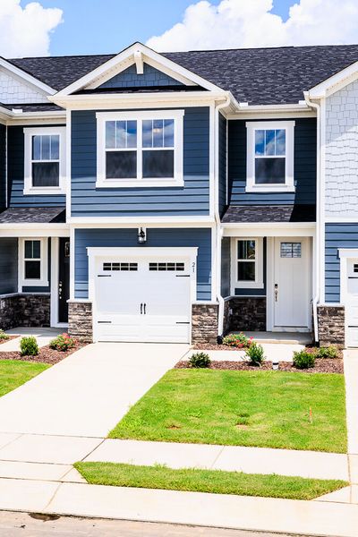 21 Silver Pine Dr. (Aurora)